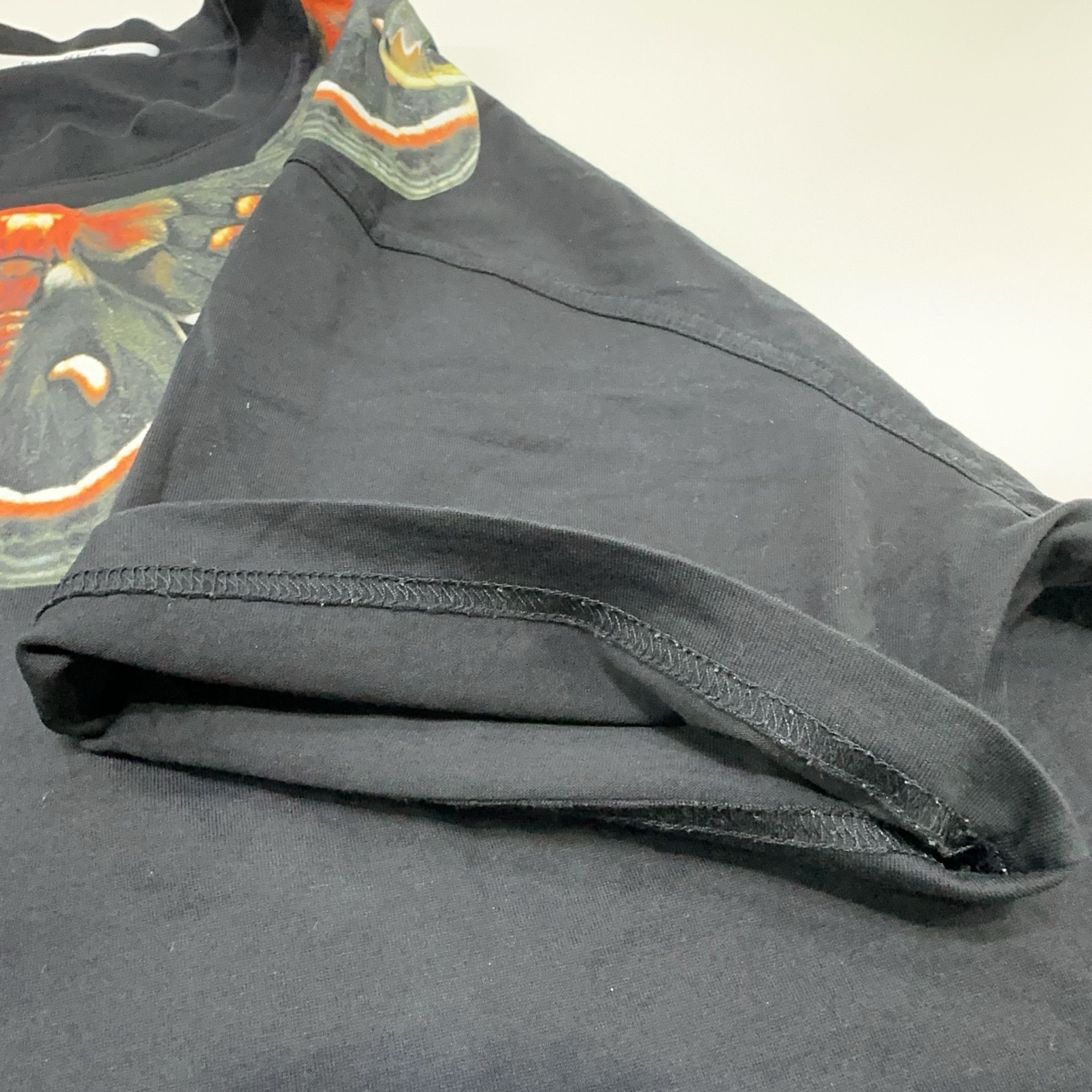 Givenchy Givenchy Moth Print T-Shirt Size L Size US L / EU 52-54 / 3 - 8 Thumbnail