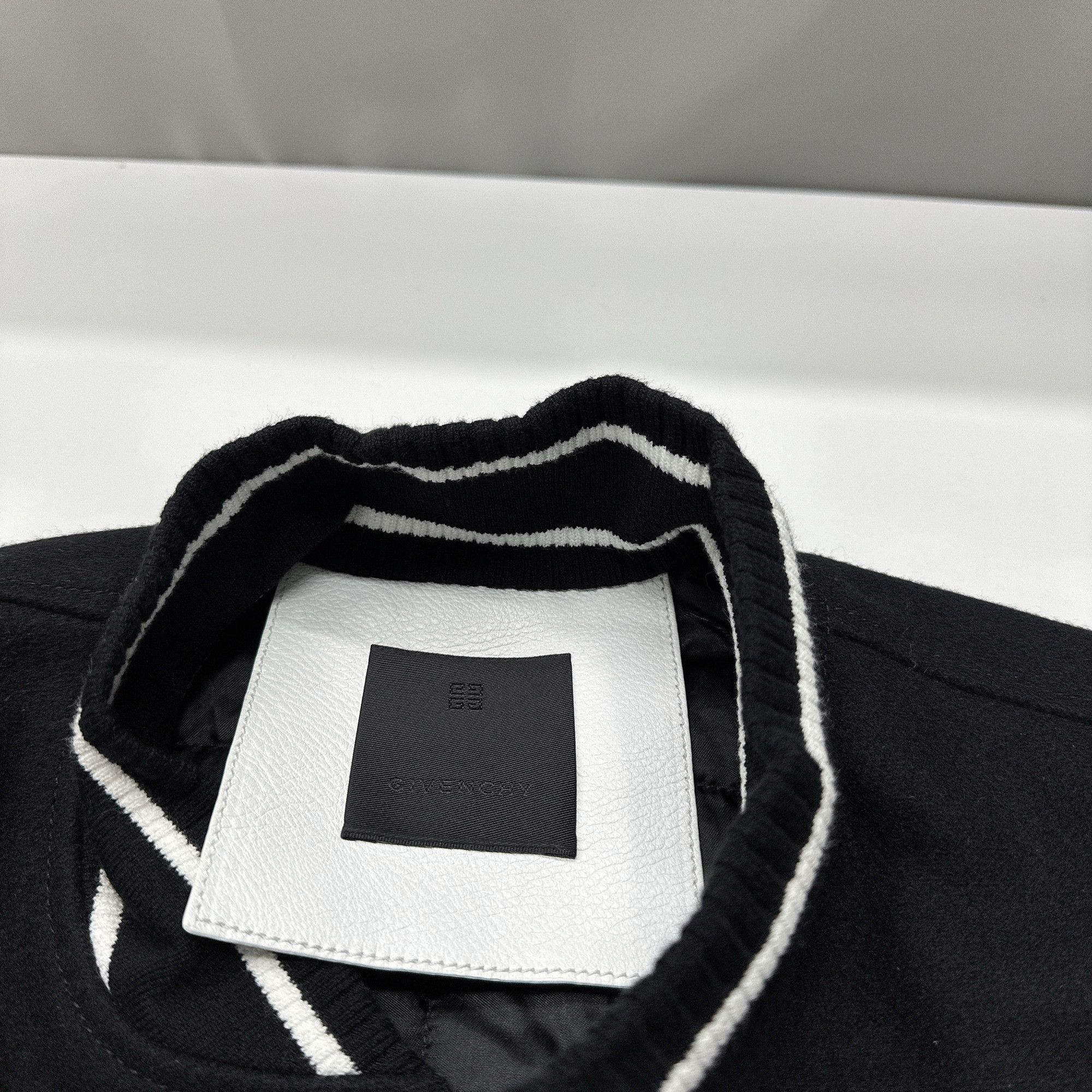 Givenchy Givenchy Logo Leather Sleeve Bomber Jacket Size S Size US S / EU 44-46 / 1 - 3 Thumbnail
