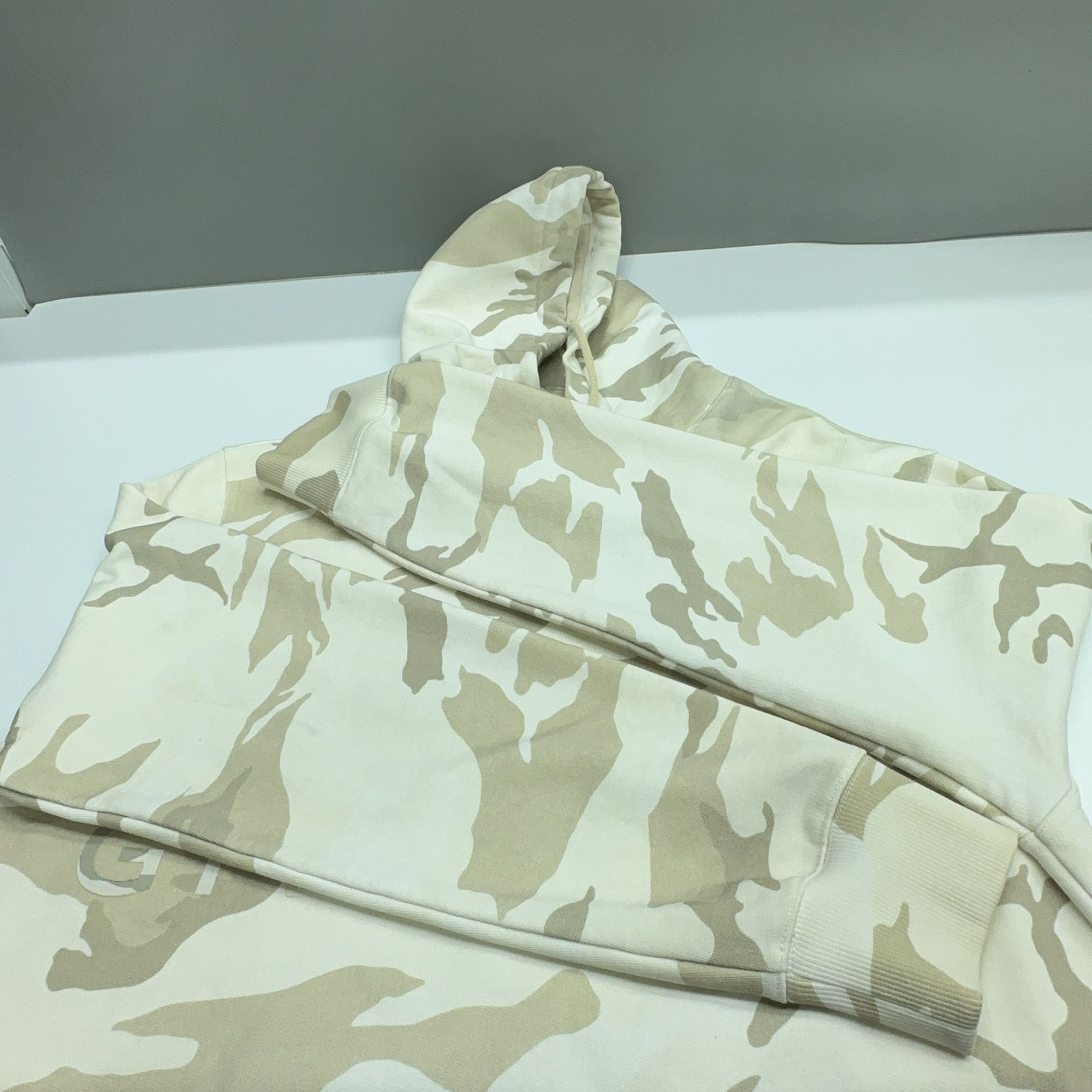 Givenchy Givenchy Camo Logo Hoodie Size XL Size US XL / EU 56 / 4 - 14 Thumbnail