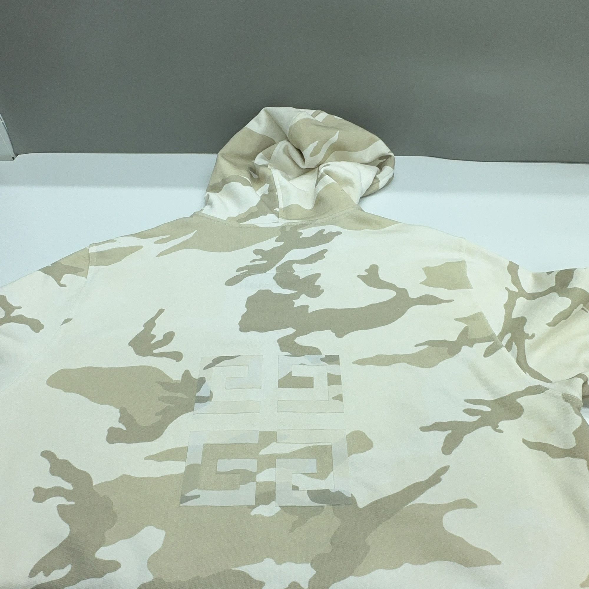 Givenchy Givenchy Camo Logo Hoodie Size XL Size US XL / EU 56 / 4 - 16 Thumbnail