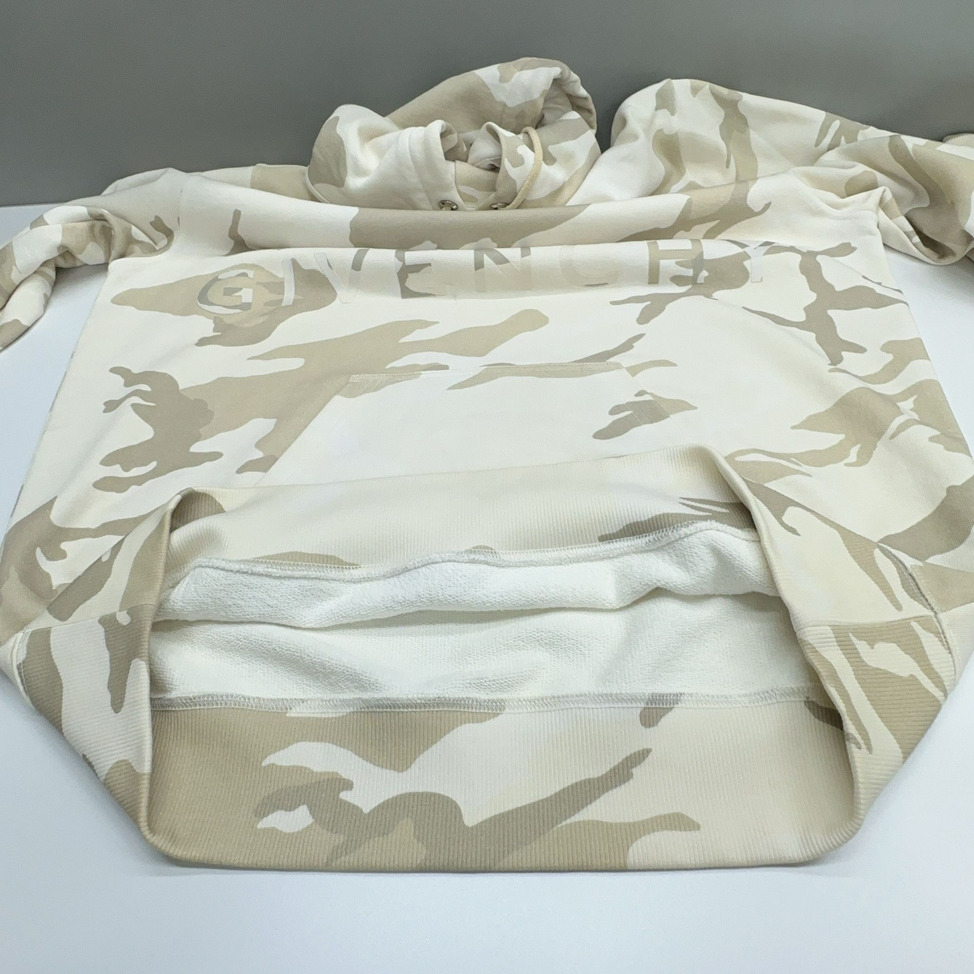Givenchy Givenchy Camo Logo Hoodie Size XL Size US XL / EU 56 / 4 - 12 Thumbnail