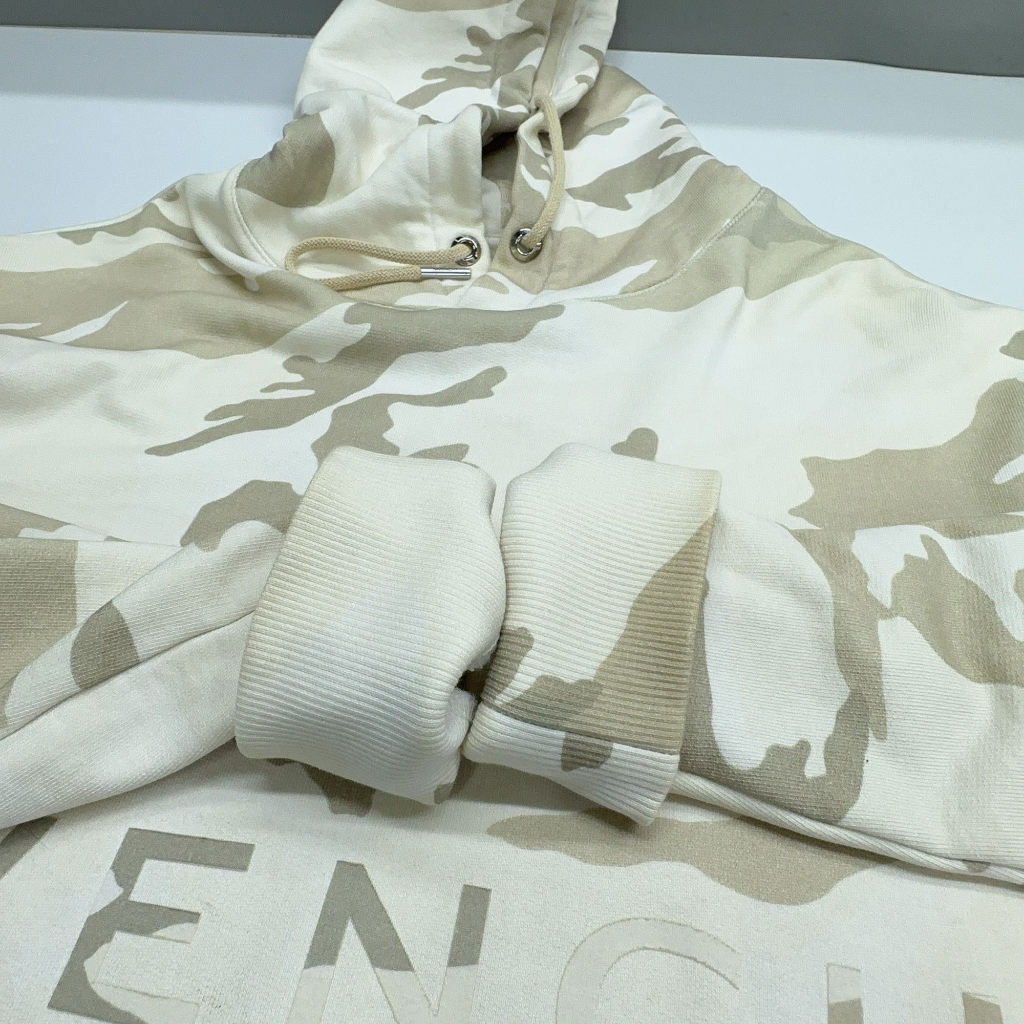 Givenchy Givenchy Camo Logo Hoodie Size XL Size US XL / EU 56 / 4 - 15 Thumbnail