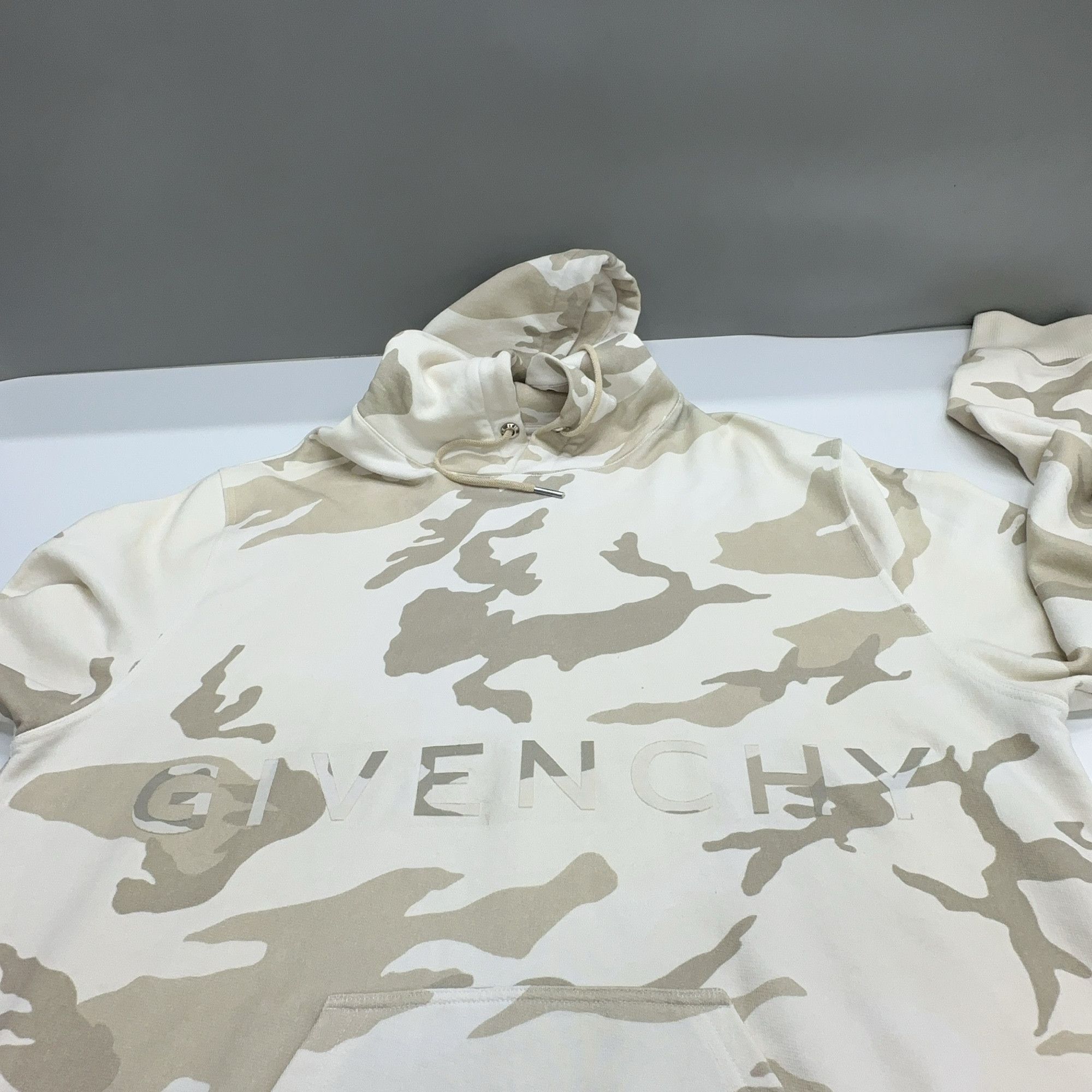 Givenchy Givenchy Camo Logo Hoodie Size XL Size US XL / EU 56 / 4 - 10 Thumbnail