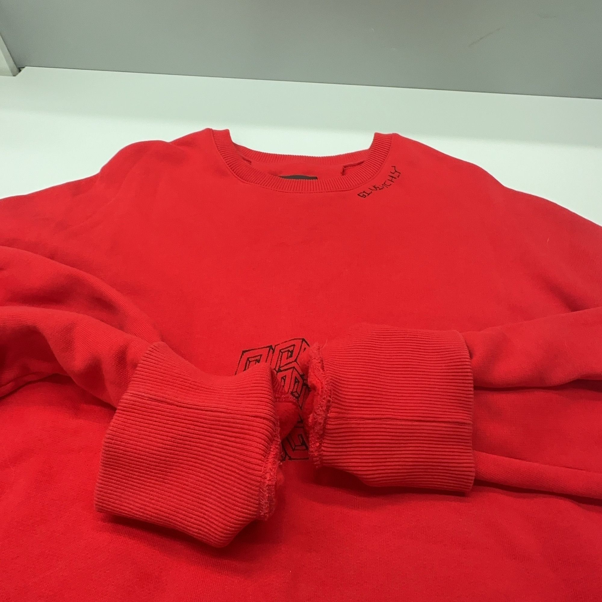Givenchy Givenchy Been Thru Hell Graphic Sweatshirt Size M Size US M / EU 48-50 / 2 - 8 Thumbnail