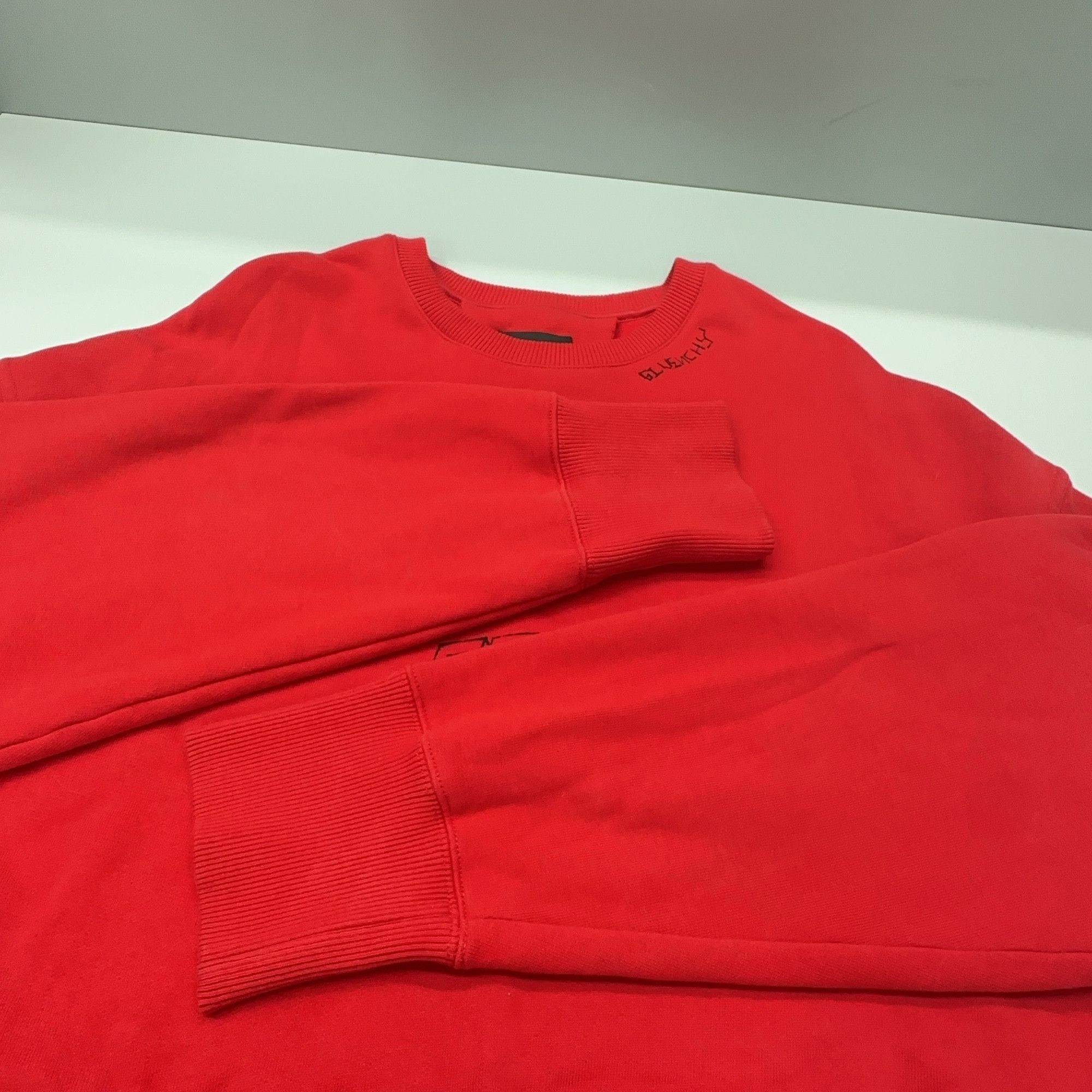 Givenchy Givenchy Been Thru Hell Graphic Sweatshirt Size M Size US M / EU 48-50 / 2 - 7 Thumbnail