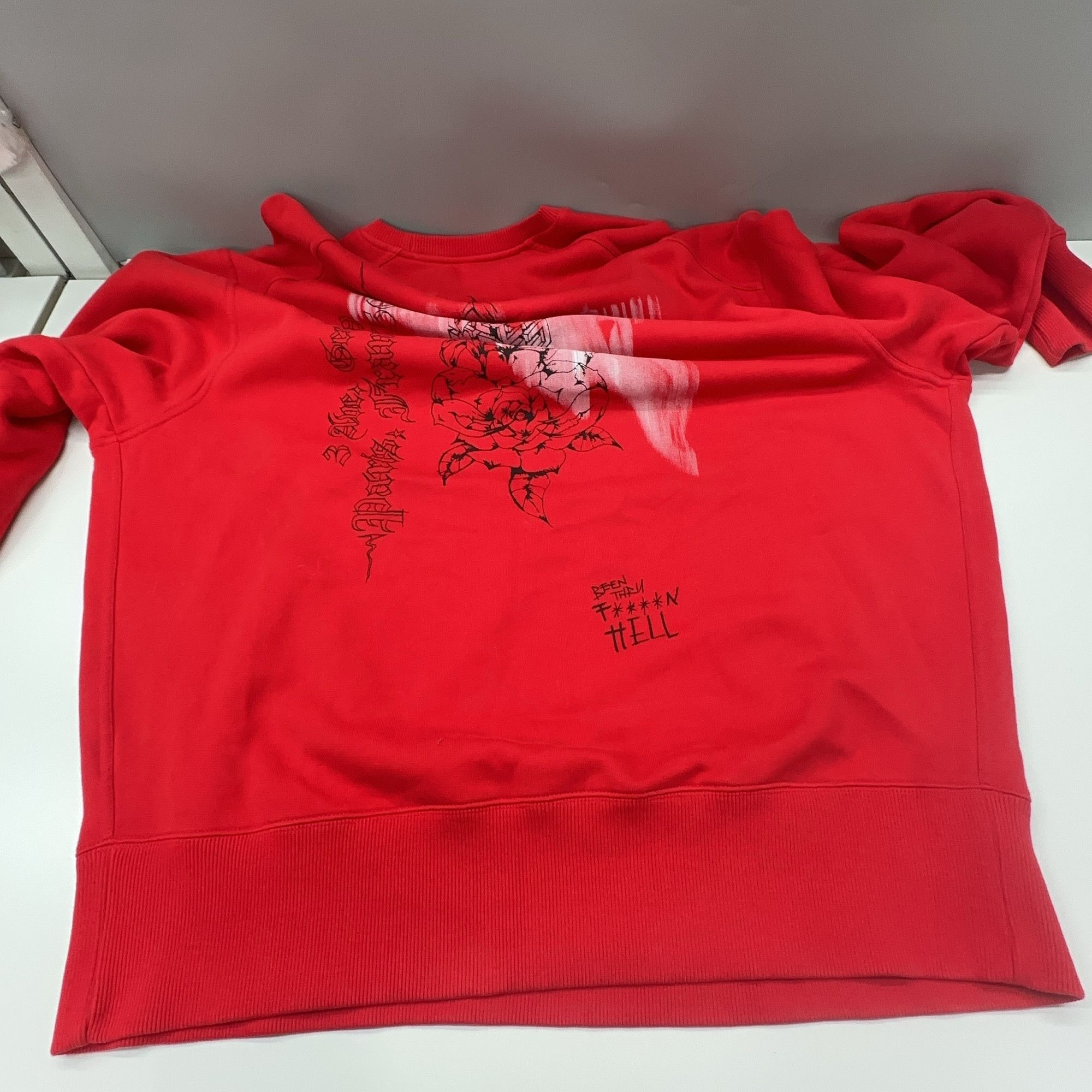 Givenchy Givenchy Been Thru Hell Graphic Sweatshirt Size M Size US M / EU 48-50 / 2 - 12 Thumbnail