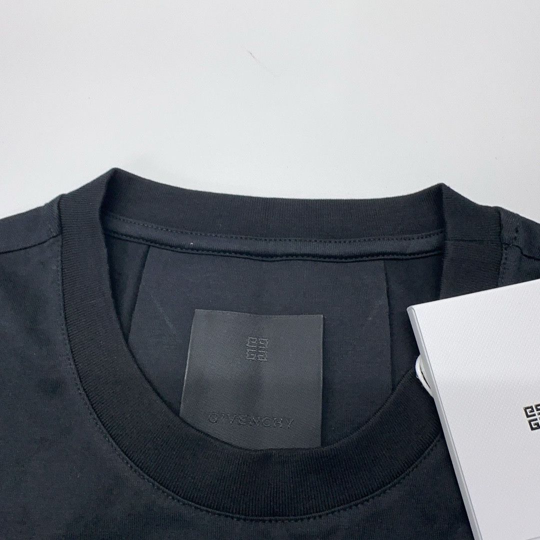 Givenchy Givenchy Logo Graphic T-Shirt Size M Size US M / EU 48-50 / 2 - 6 Thumbnail