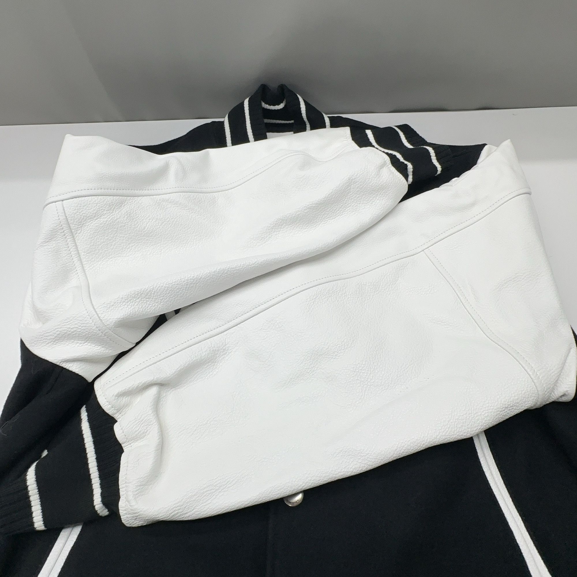Givenchy Givenchy Logo Wool Leather Varsity Bomber Jacket Size 50 Size US M / EU 48-50 / 2 - 7 Thumbnail