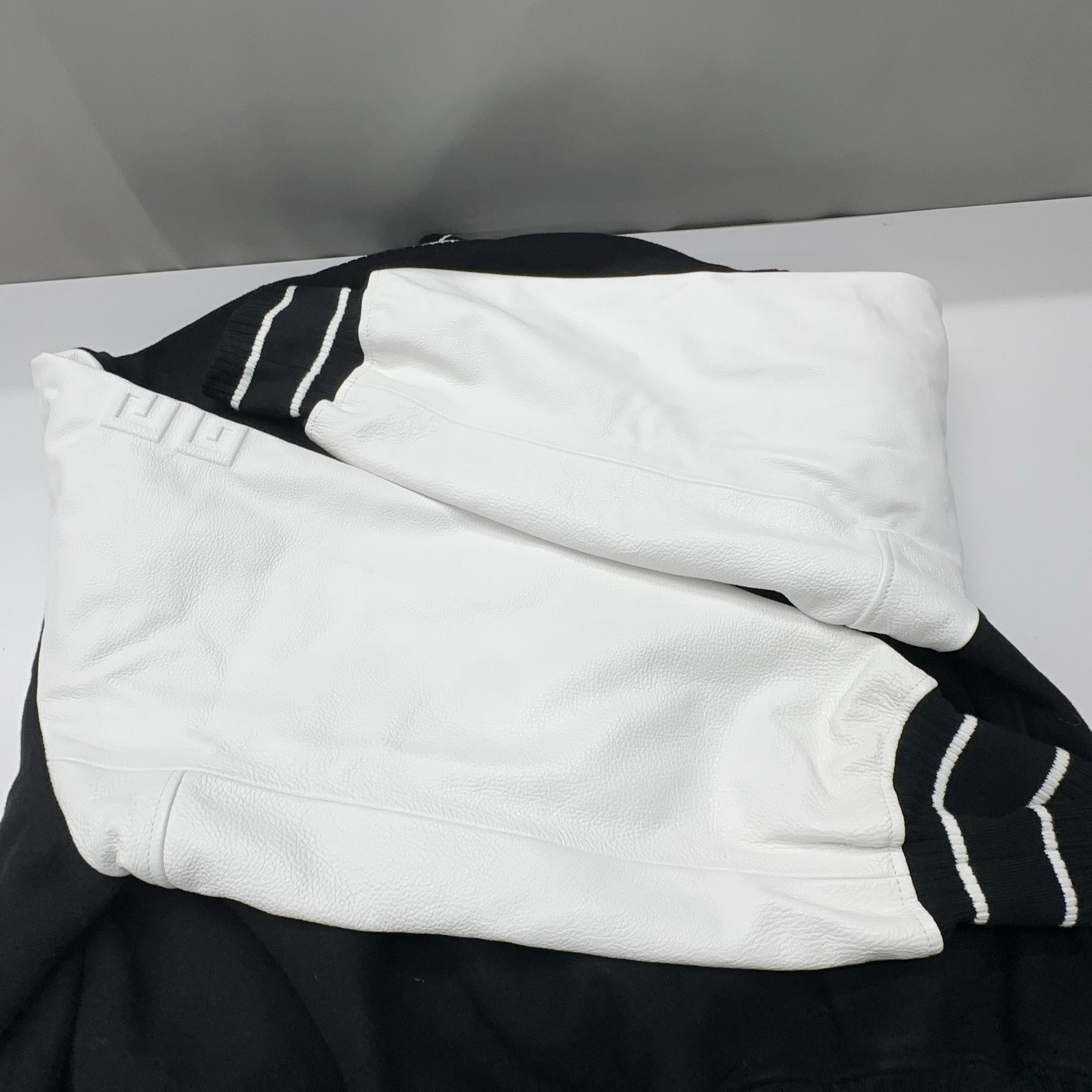 Givenchy Givenchy Logo Wool Leather Varsity Bomber Jacket Size 50 Size US M / EU 48-50 / 2 - 8 Thumbnail