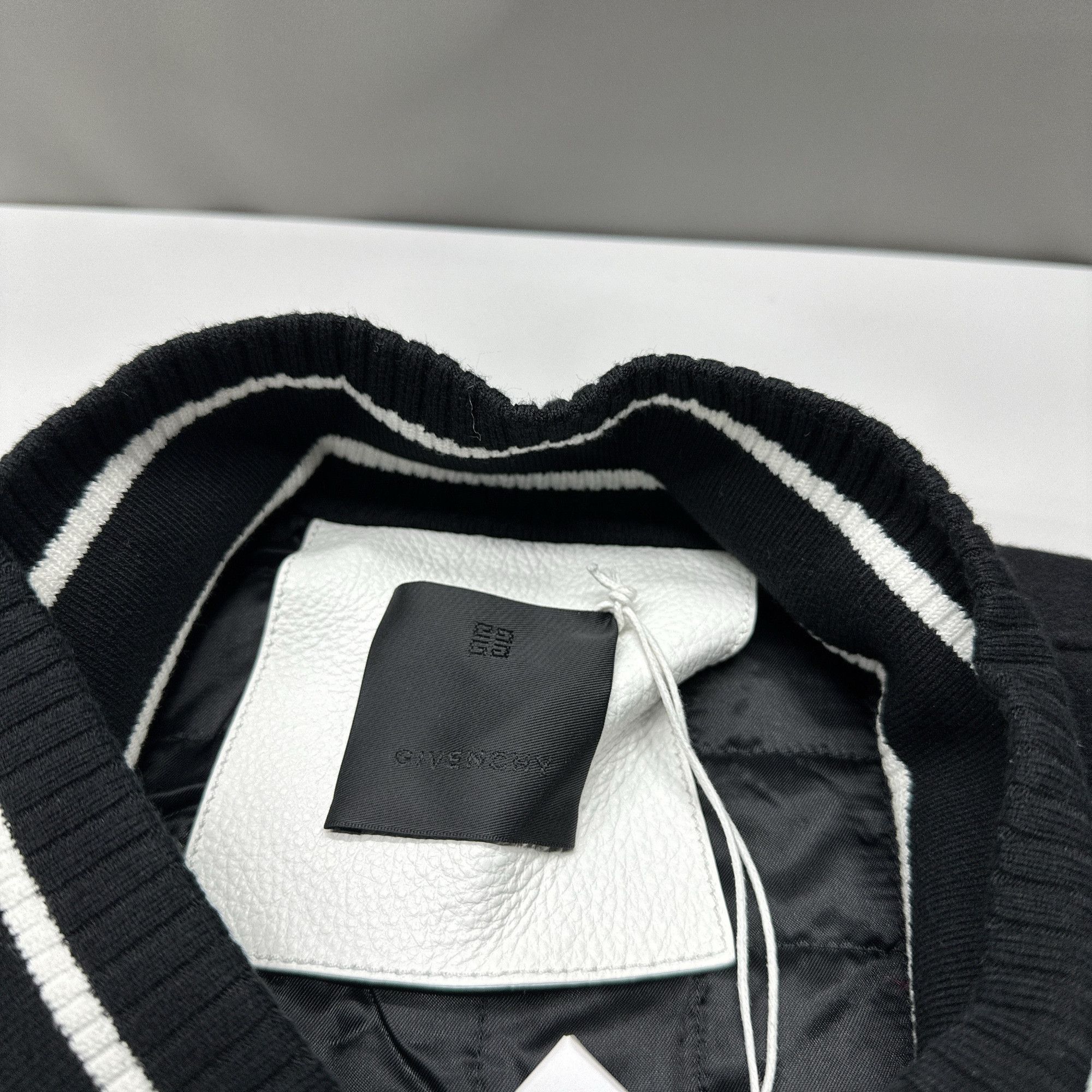 Givenchy Givenchy Logo Wool Leather Varsity Bomber Jacket Size 50 Size US M / EU 48-50 / 2 - 3 Thumbnail