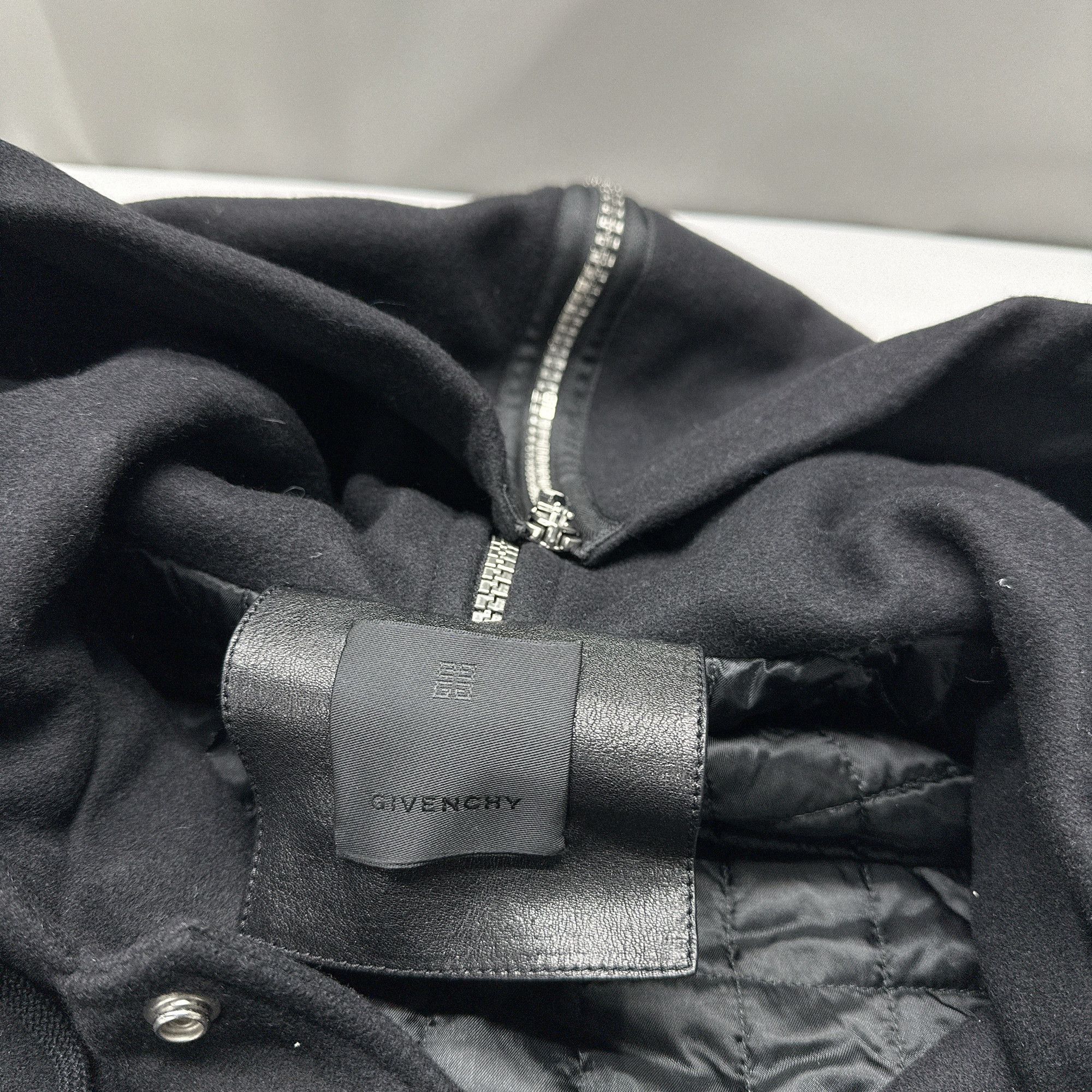 Givenchy Givenchy Logo Embossed Varsity Jacket Size 48 Size US M / EU 48-50 / 2 - 3 Thumbnail