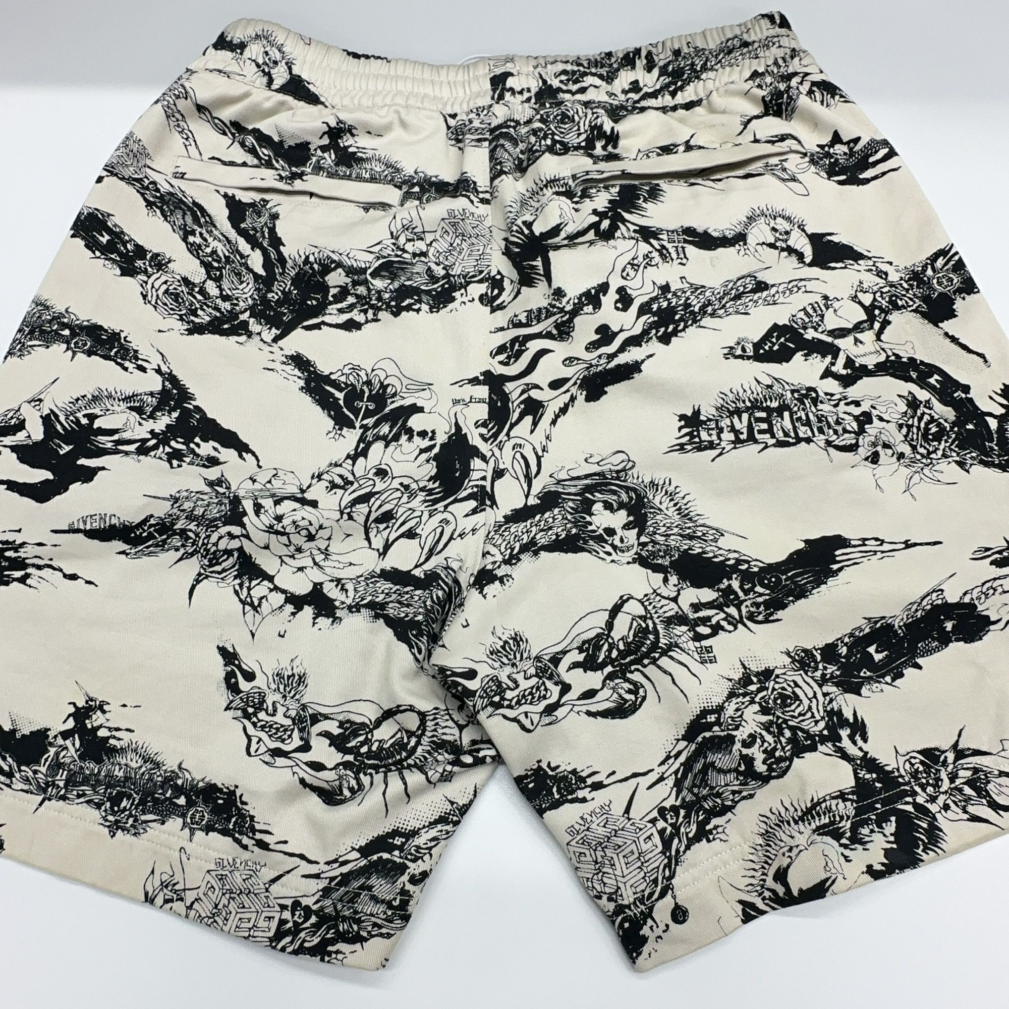 Givenchy Givenchy Gothic Print Shorts Size 32 Size US 32 / EU 48 - 15 Thumbnail