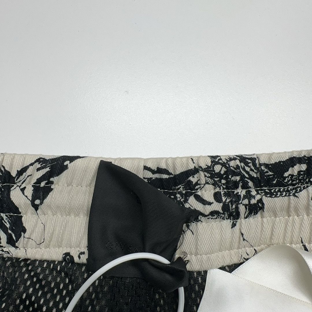 Givenchy Givenchy Gothic Print Shorts Size 32 Size US 32 / EU 48 - 6 Thumbnail