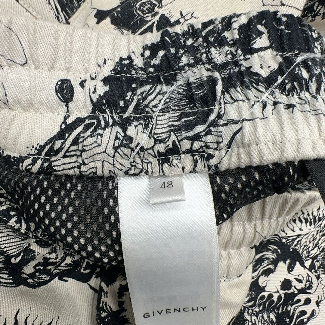 Givenchy Givenchy Gothic Print Shorts Size 32 Size US 32 / EU 48 - 4 Thumbnail