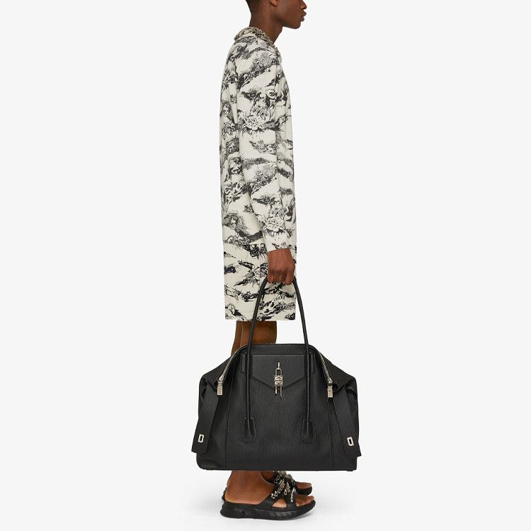 Givenchy Givenchy Gothic Print Shorts Size 32 Size US 32 / EU 48 - 17 Thumbnail