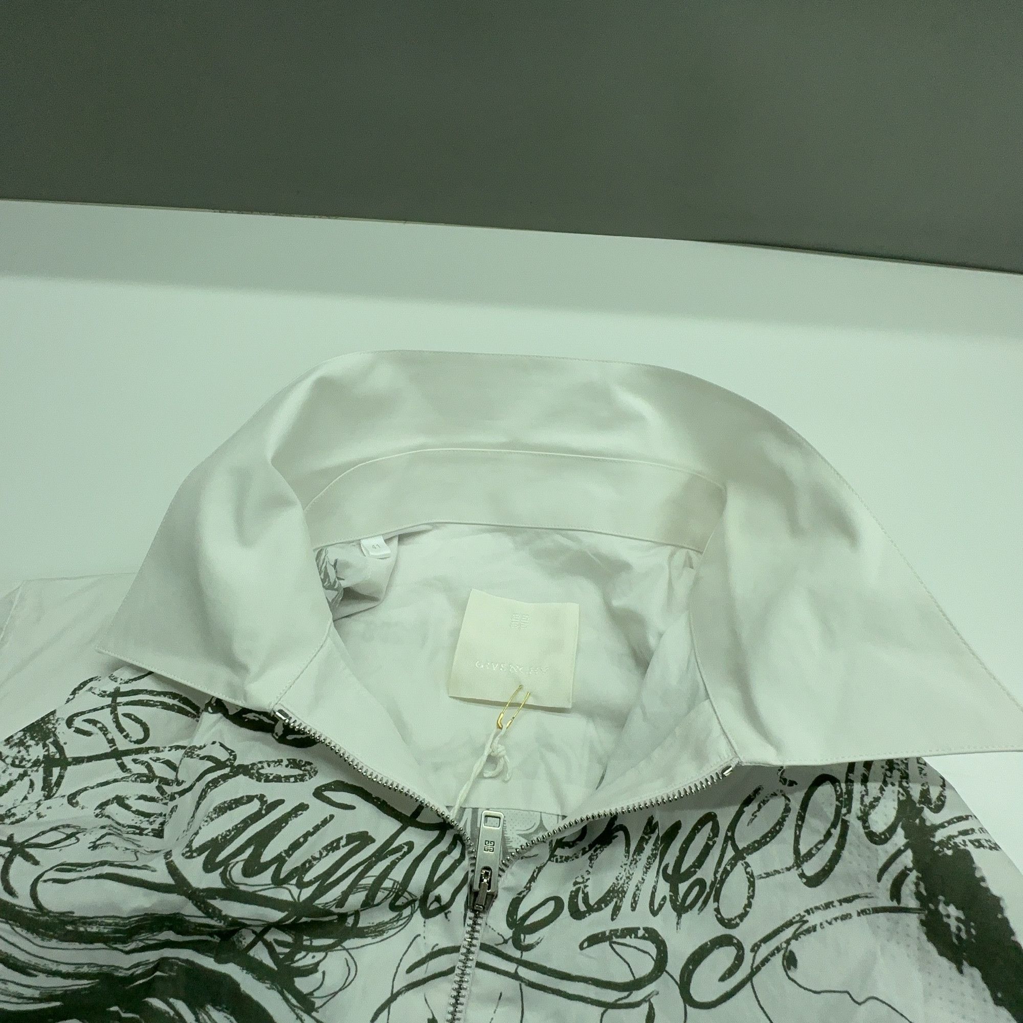 Givenchy Givenchy Graphic Print Zip-Up Shirt Size L Size US L / EU 52-54 / 3 - 6 Thumbnail