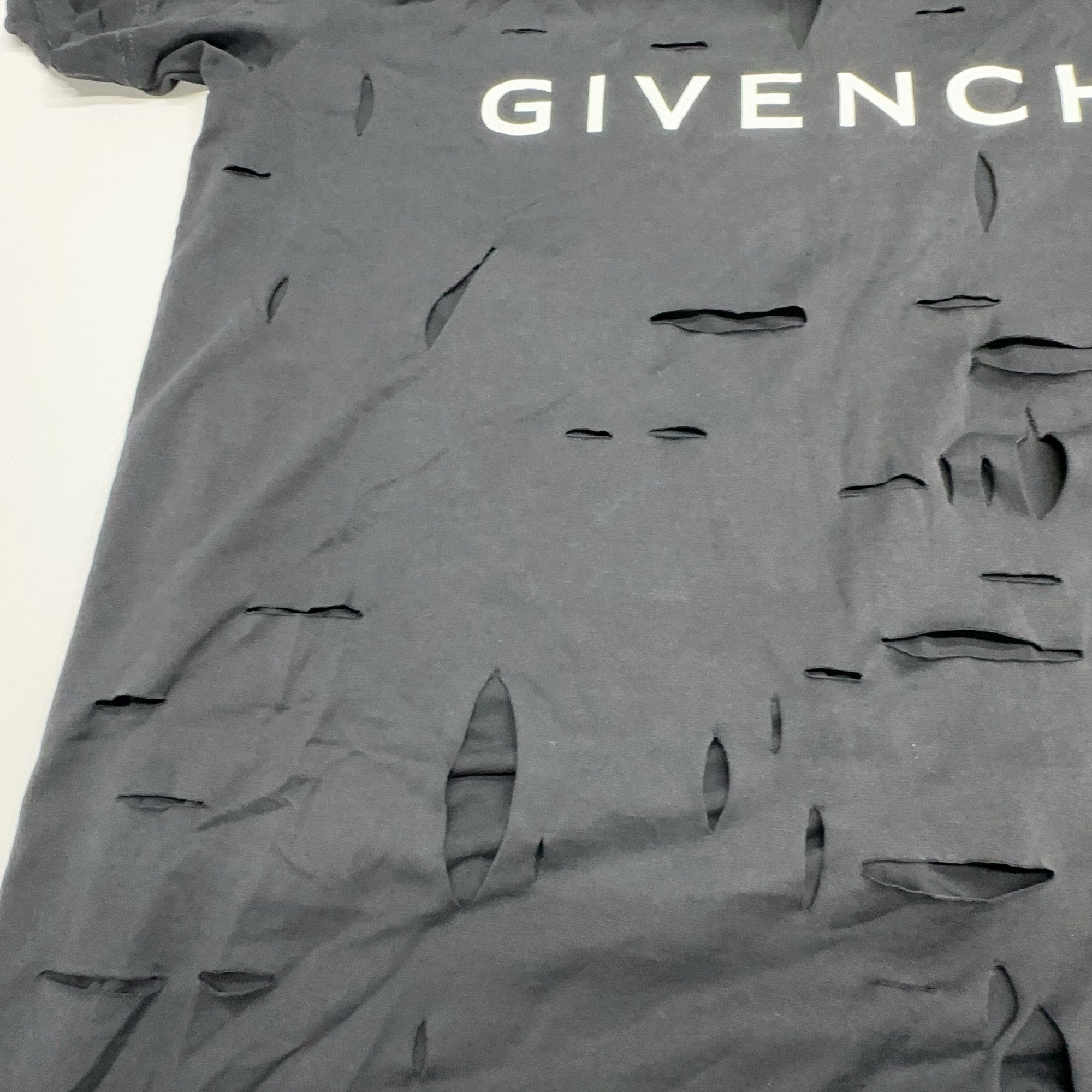 Givenchy Givenchy Distressed Logo T-Shirt XXS Size US XXS / EU 40 - 7 Thumbnail