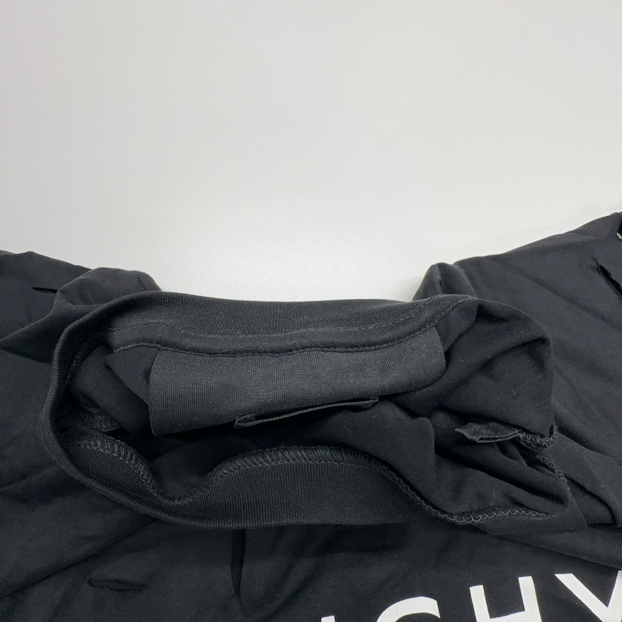 Givenchy Givenchy Distressed Logo T-Shirt XXS Size US XXS / EU 40 - 6 Thumbnail