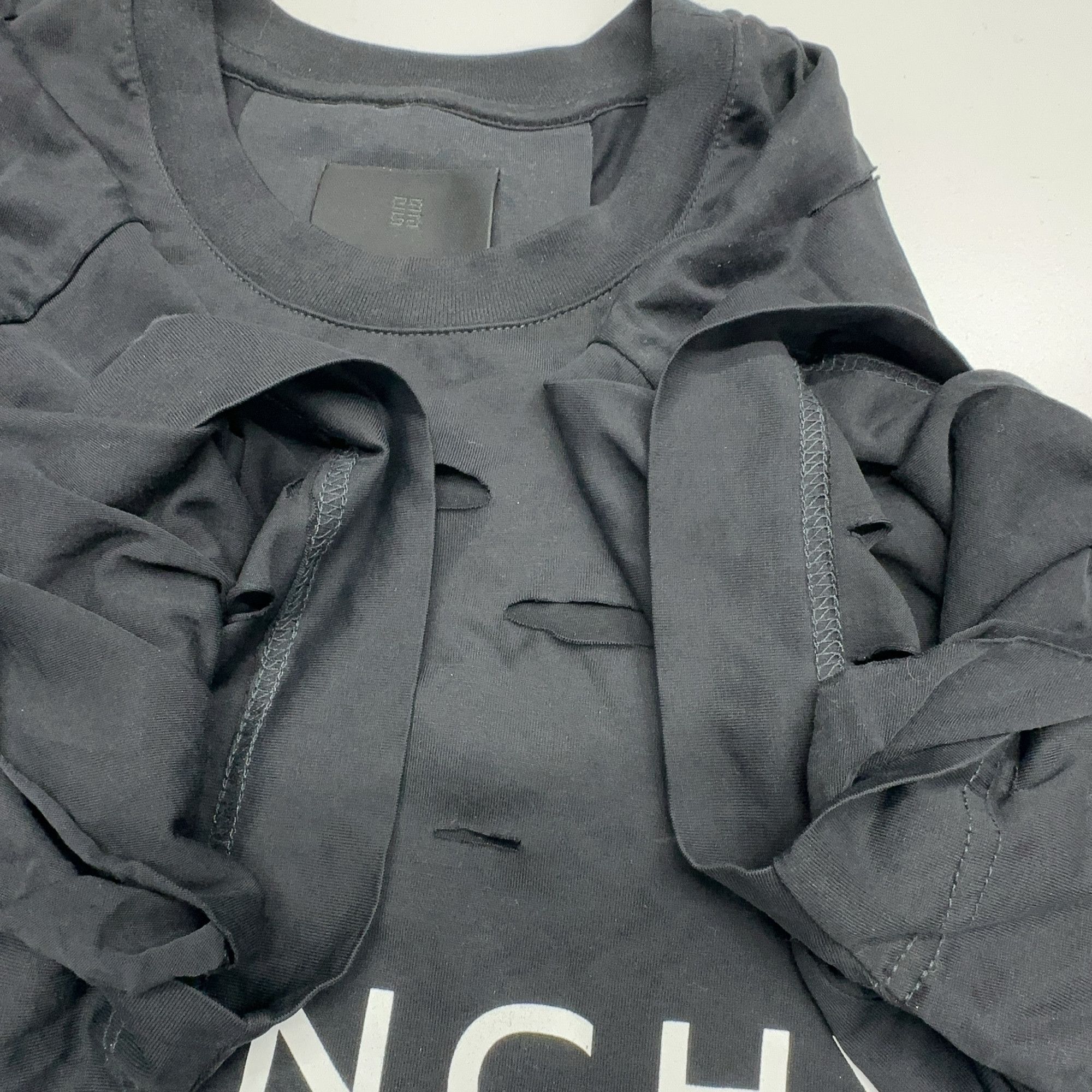 Givenchy Givenchy Distressed Logo T-Shirt XXS Size US XXS / EU 40 - 9 Thumbnail