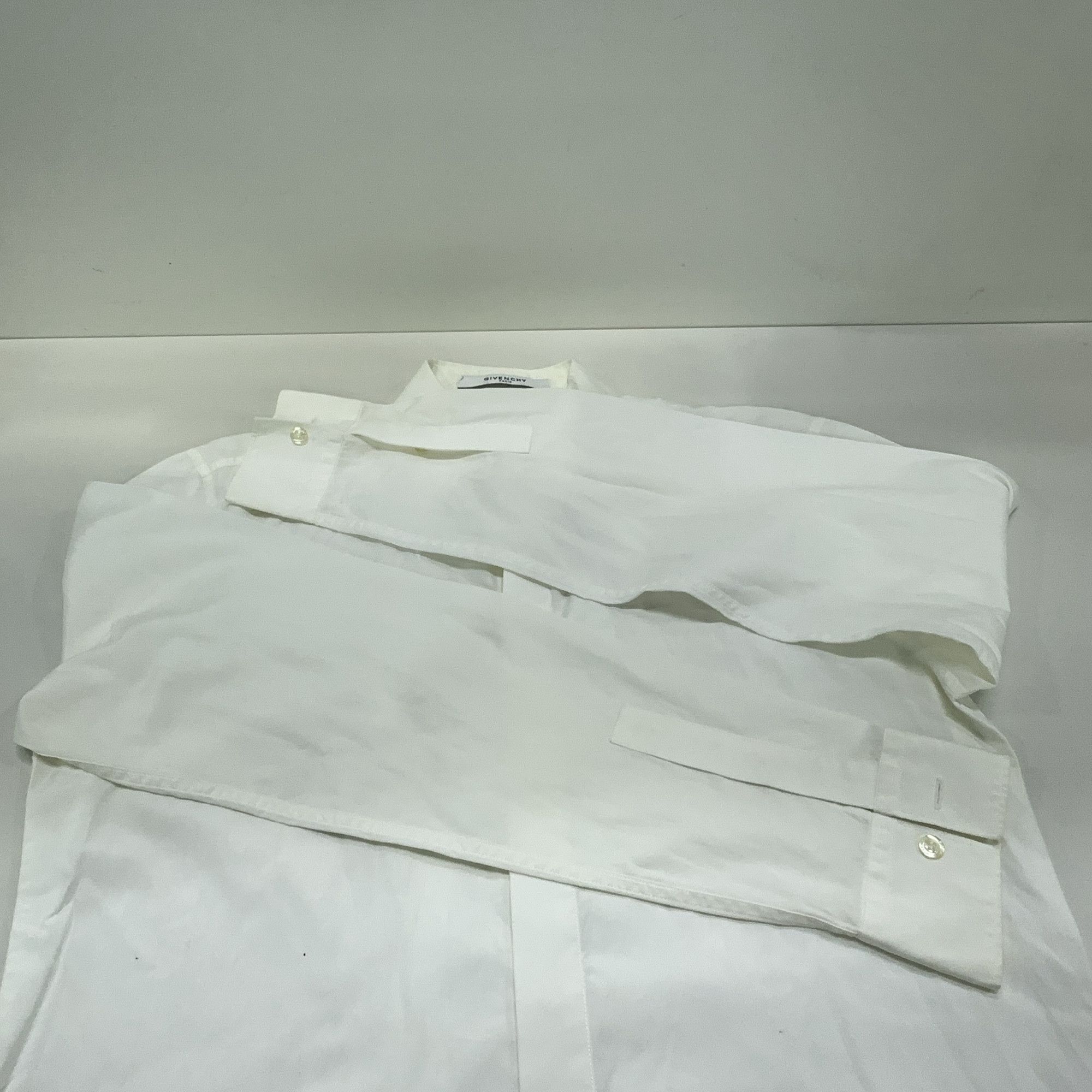 Givenchy Givenchy Star Embroidery Button Up Shirt Size 39 Size US M / EU 48-50 / 2 - 7 Thumbnail