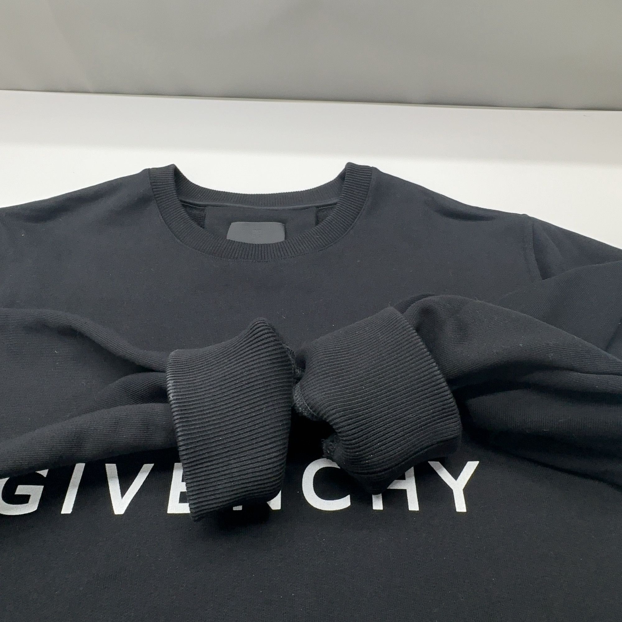 Givenchy Givenchy Logo Sweatshirt Black Size L Size US L / EU 52-54 / 3 - 8 Thumbnail