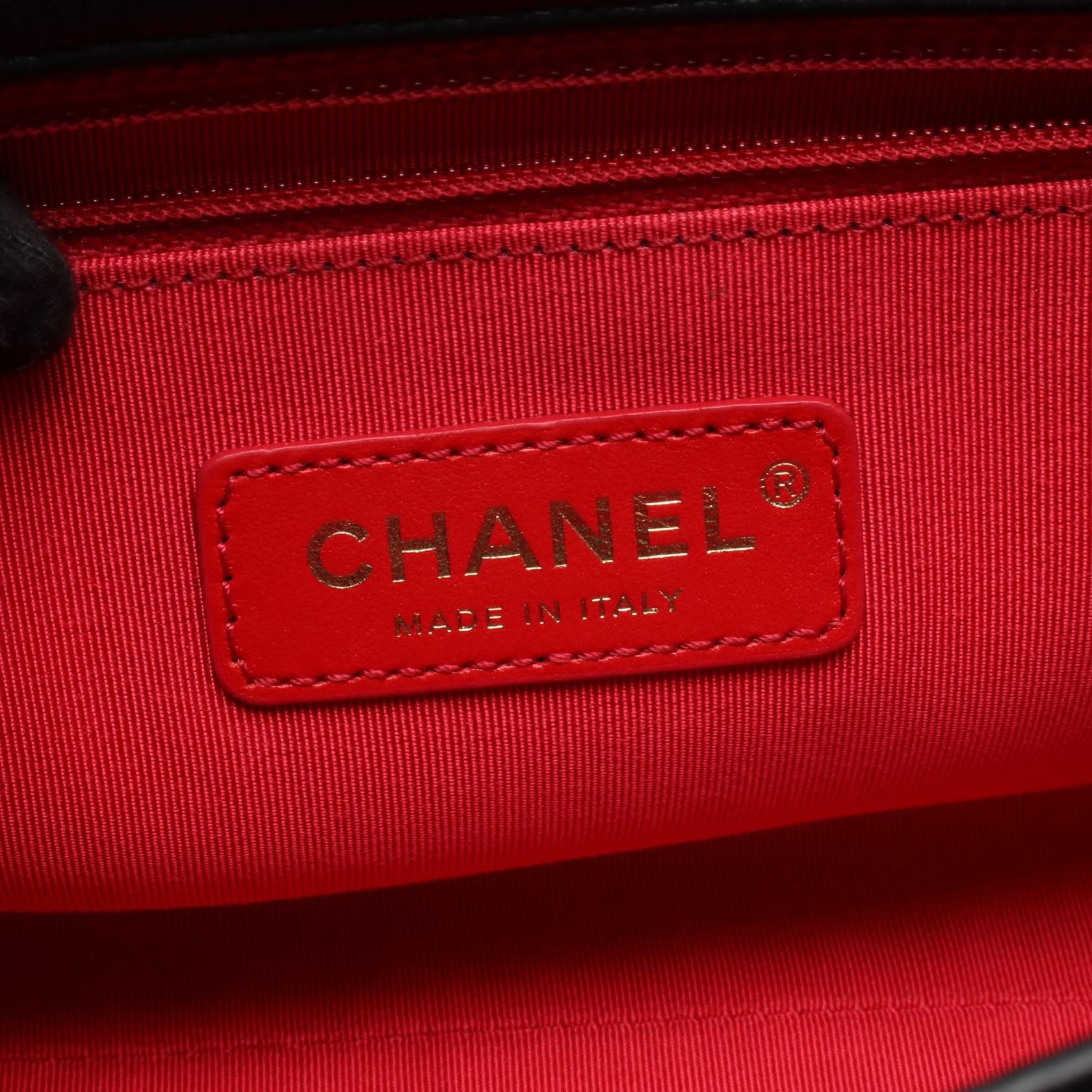 Chanel Chanel Chanel Matelasse Lambskin Shoulder Bag Leather Shoulder Bag AS4190 DUTY FREE for USA Size ONE SIZE - 4 Thumbnail