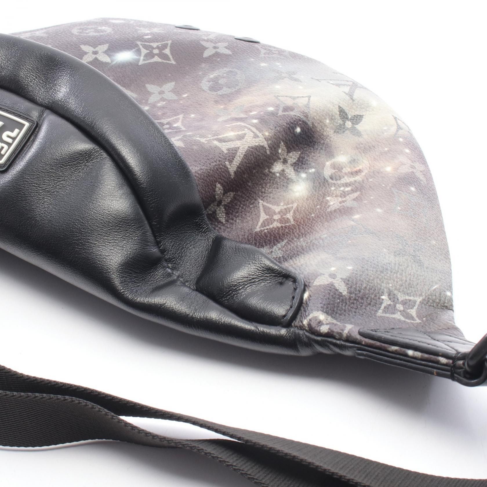 Louis Vuitton Louis Vuitton Louis Vuitton Discovery Monogram Galaxy Waist Bag Textile Belt Bag M44444 DUTY FREE for USA Size ONE SIZE - 5 Thumbnail