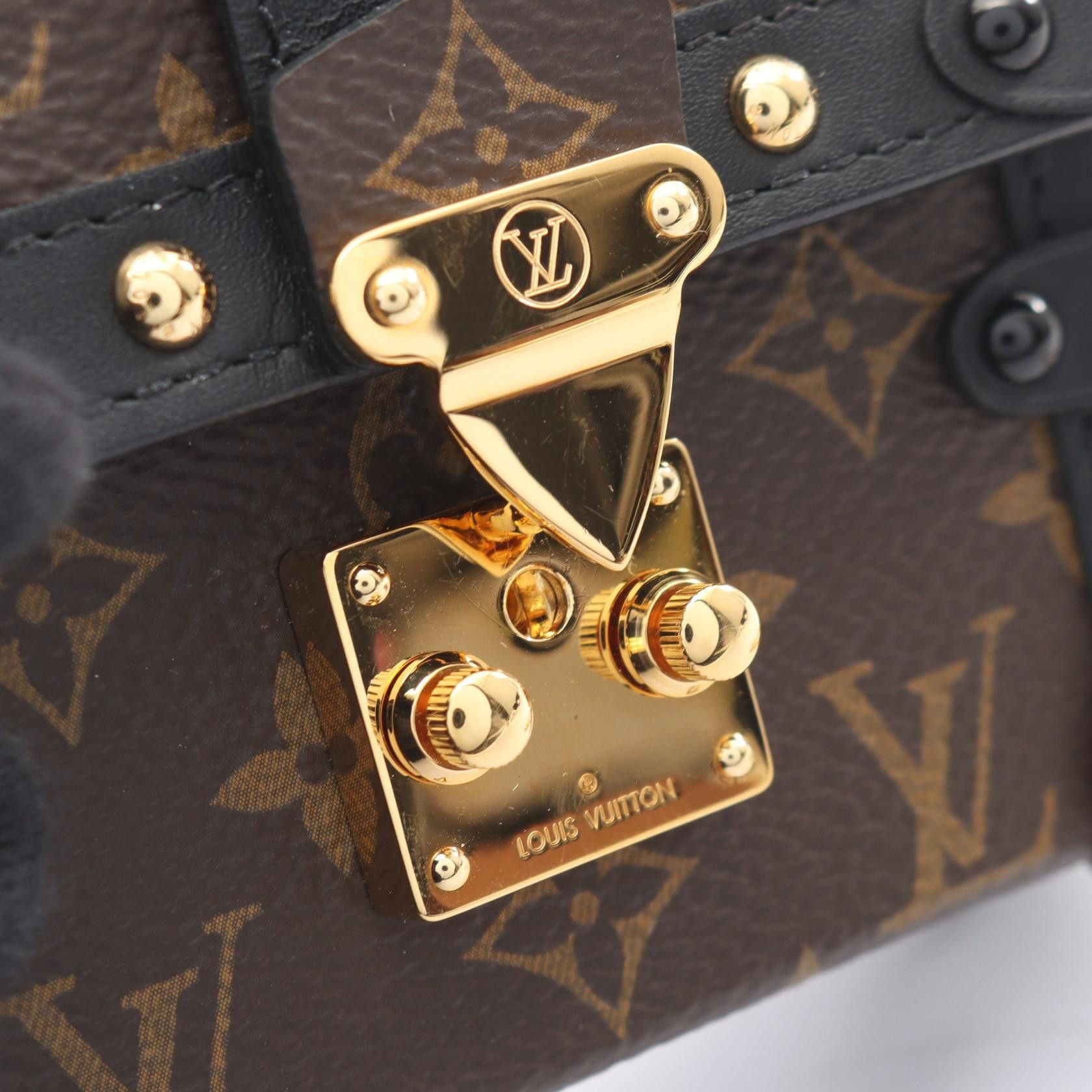 Louis Vuitton Louis Vuitton Louis Vuitton Essential Trunk Monogram Shoulder Bag Textile Shoulder Bag M68566 DUTY FREE for USA Size ONE SIZE - 9 Thumbnail