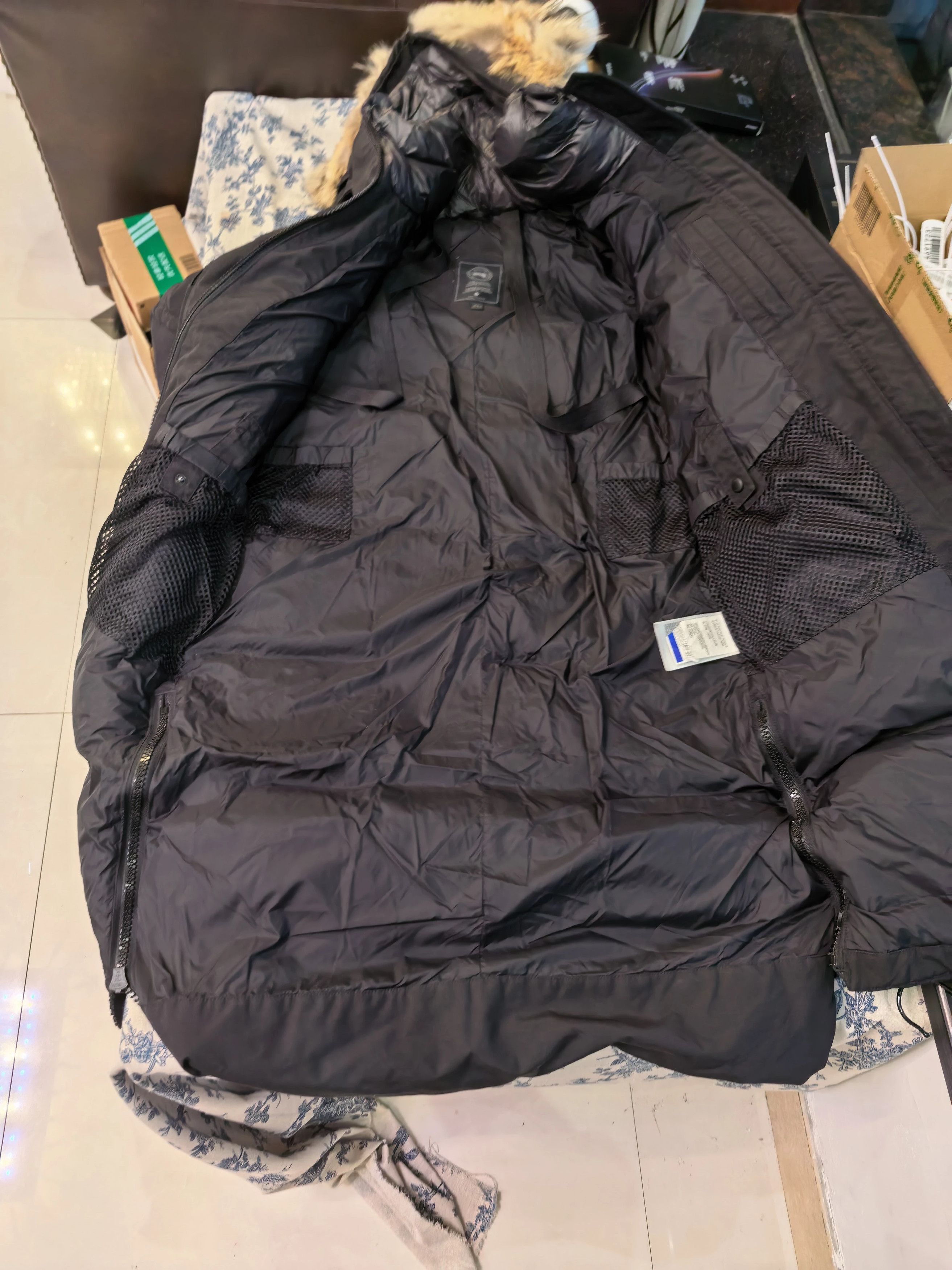 Canada Goose Black Long Puffer Jacket in Size M Size US M / EU 48-50 / 2 - 3 Thumbnail