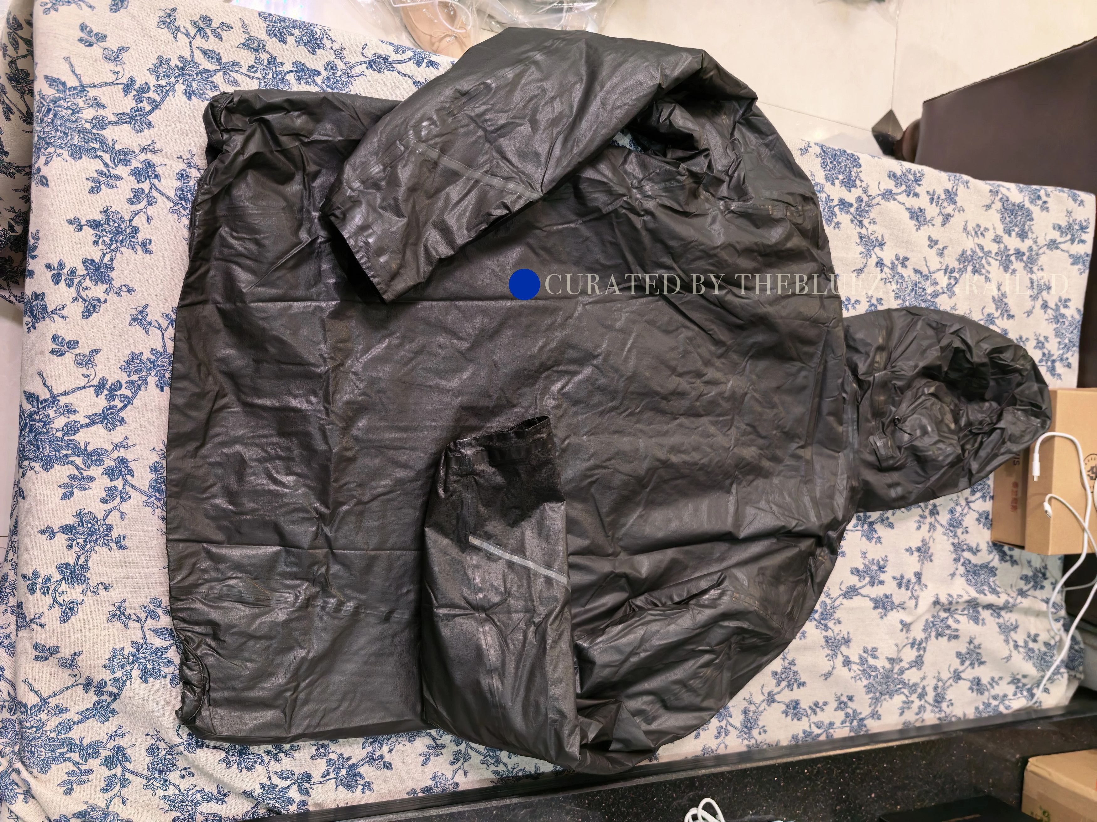 Arc'teryx Insulated Gore-Tex Hoody in Black Size US XL / EU 56 / 4 - 6 Thumbnail