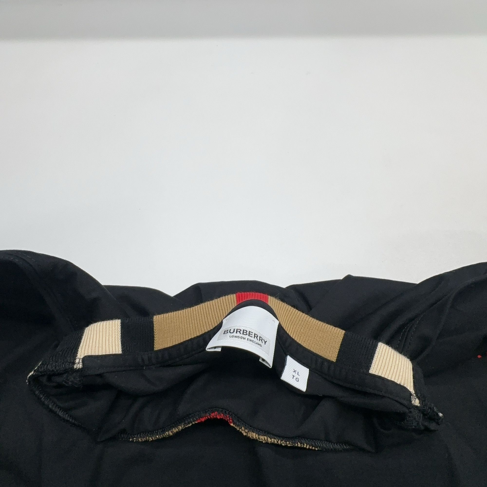 Burberry Burberry Red Logo Long Sleeve T-Shirt Size XL Size US XL / EU 56 / 4 - 5 Thumbnail