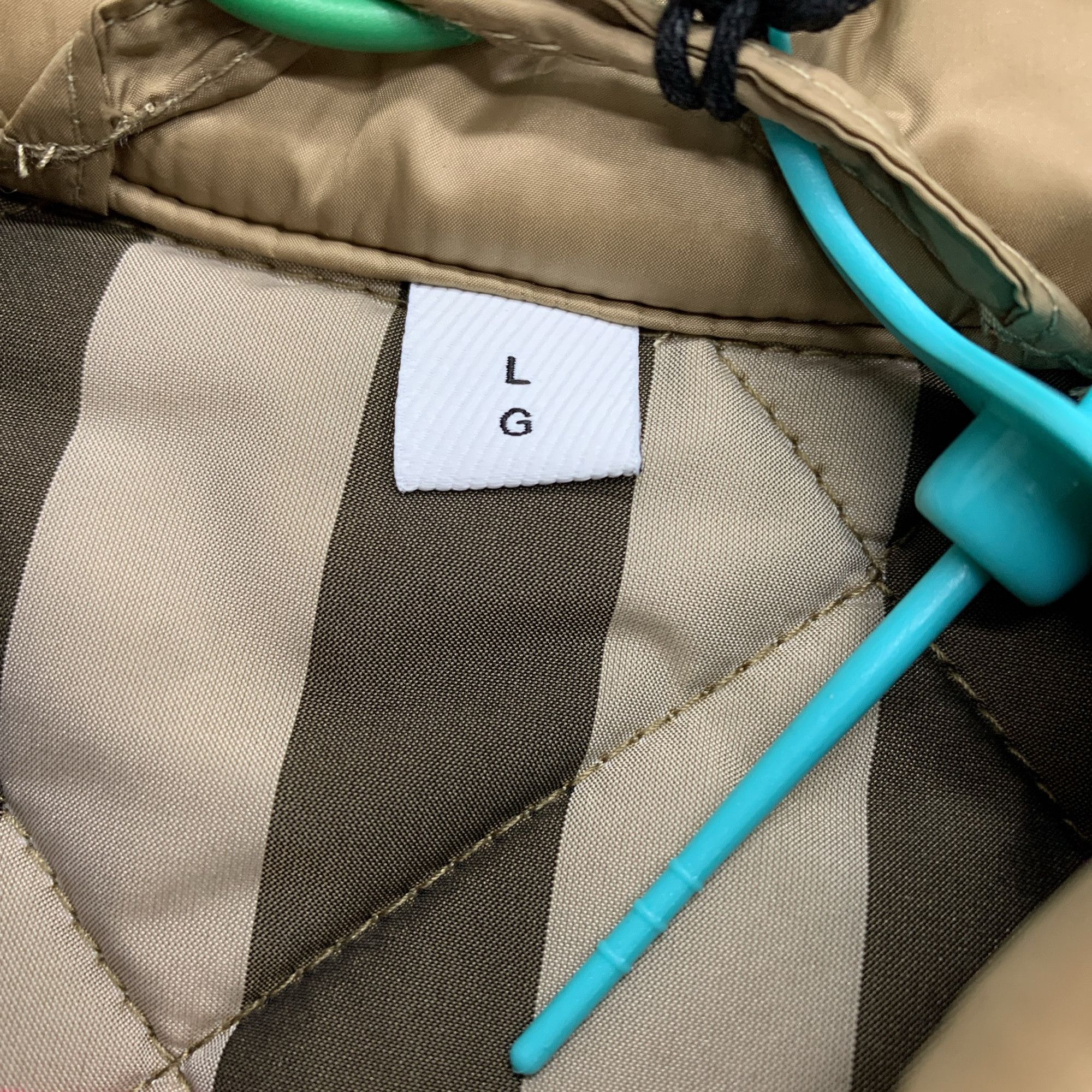 Burberry Burberry Quilted Jacket Beige Size L Size L / US 10 / IT 46 - 3 Thumbnail