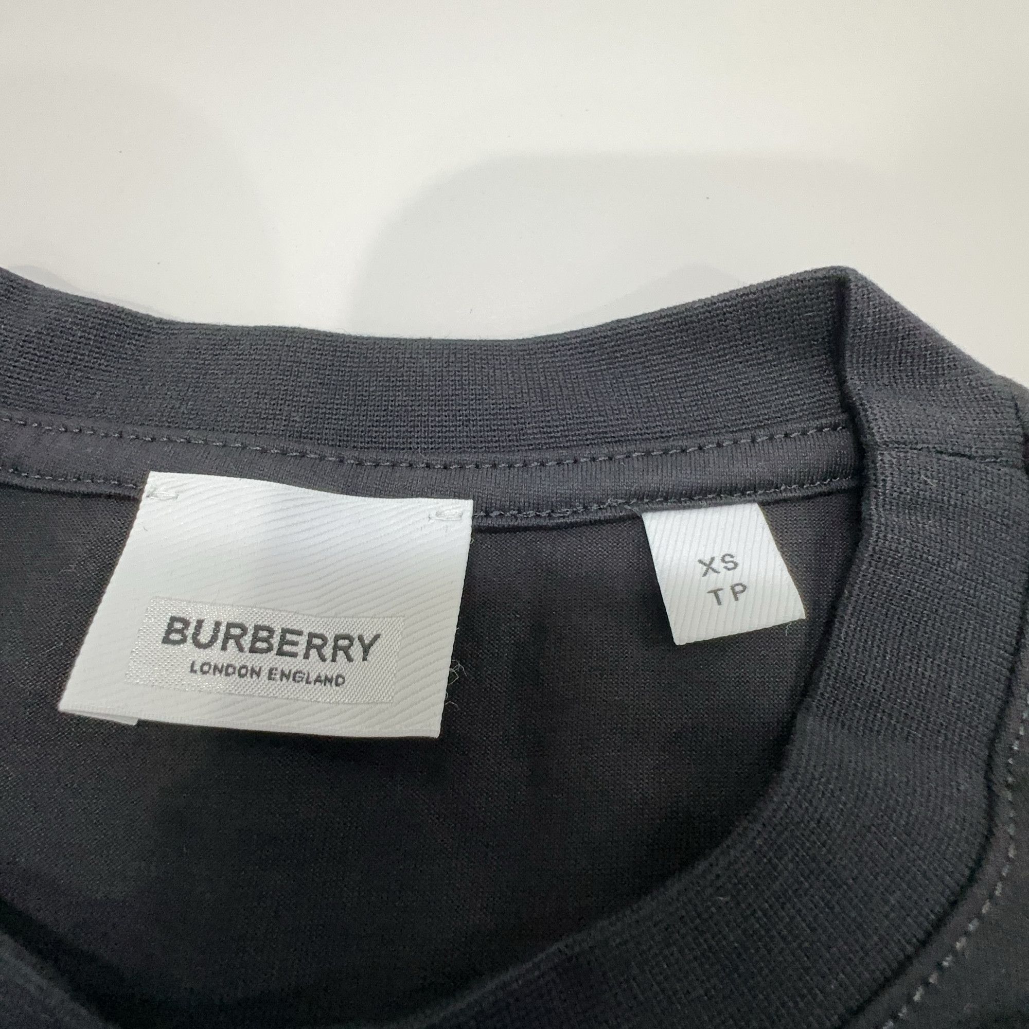 Burberry Burberry Check Pocket T-Shirt Size XS Size XS / US 0-2 / IT 36-38 - 3 Thumbnail