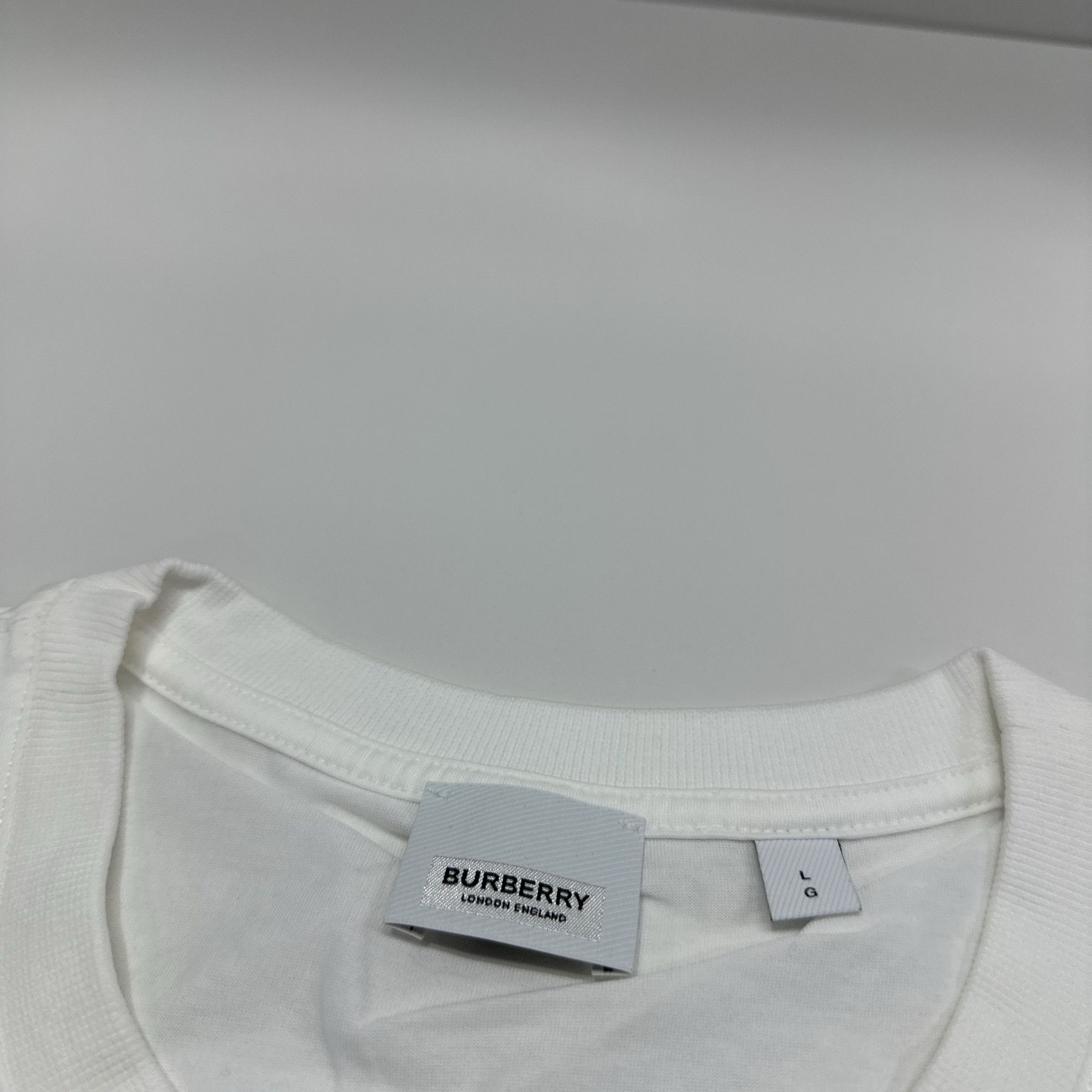 Burberry Burberry TB Monogram Logo T-Shirt Size L Size US L / EU 52-54 / 3 - 3 Thumbnail