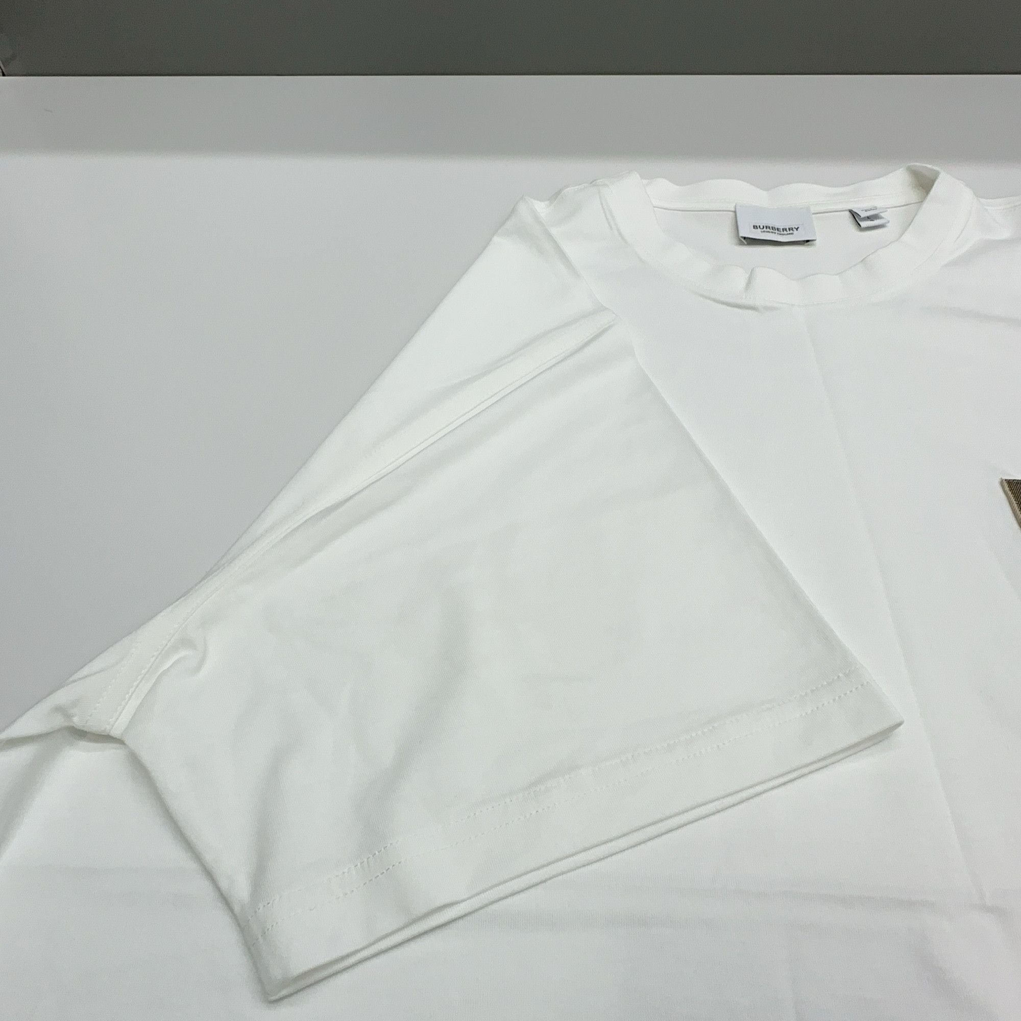 Burberry Burberry Check Pocket Short Sleeve T-Shirt Size L Size L / US 10 / IT 46 - 7 Thumbnail