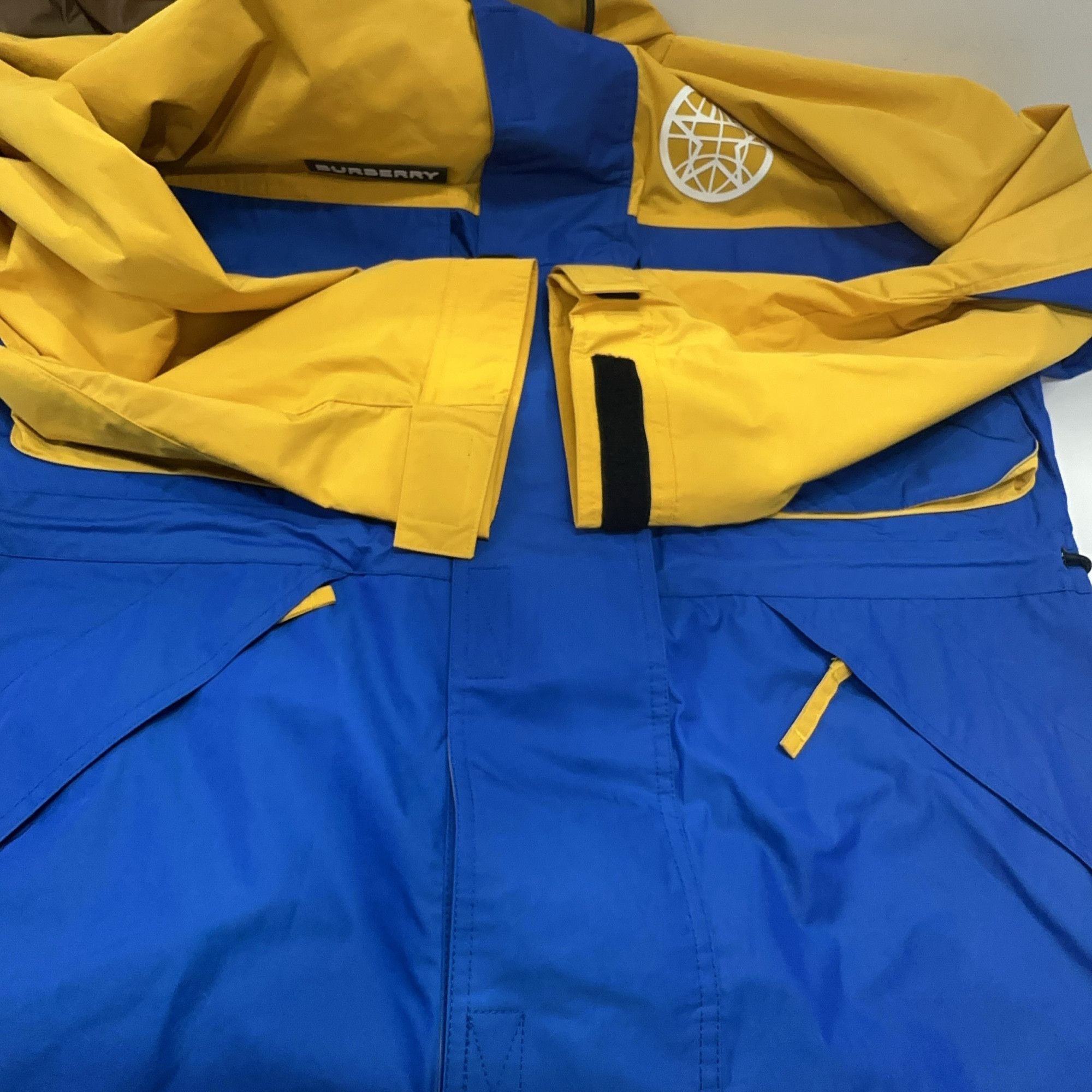 Burberry Burberry Colorblock Globe Logo Jacket Size S Size US S / EU 44-46 / 1 - 8 Thumbnail
