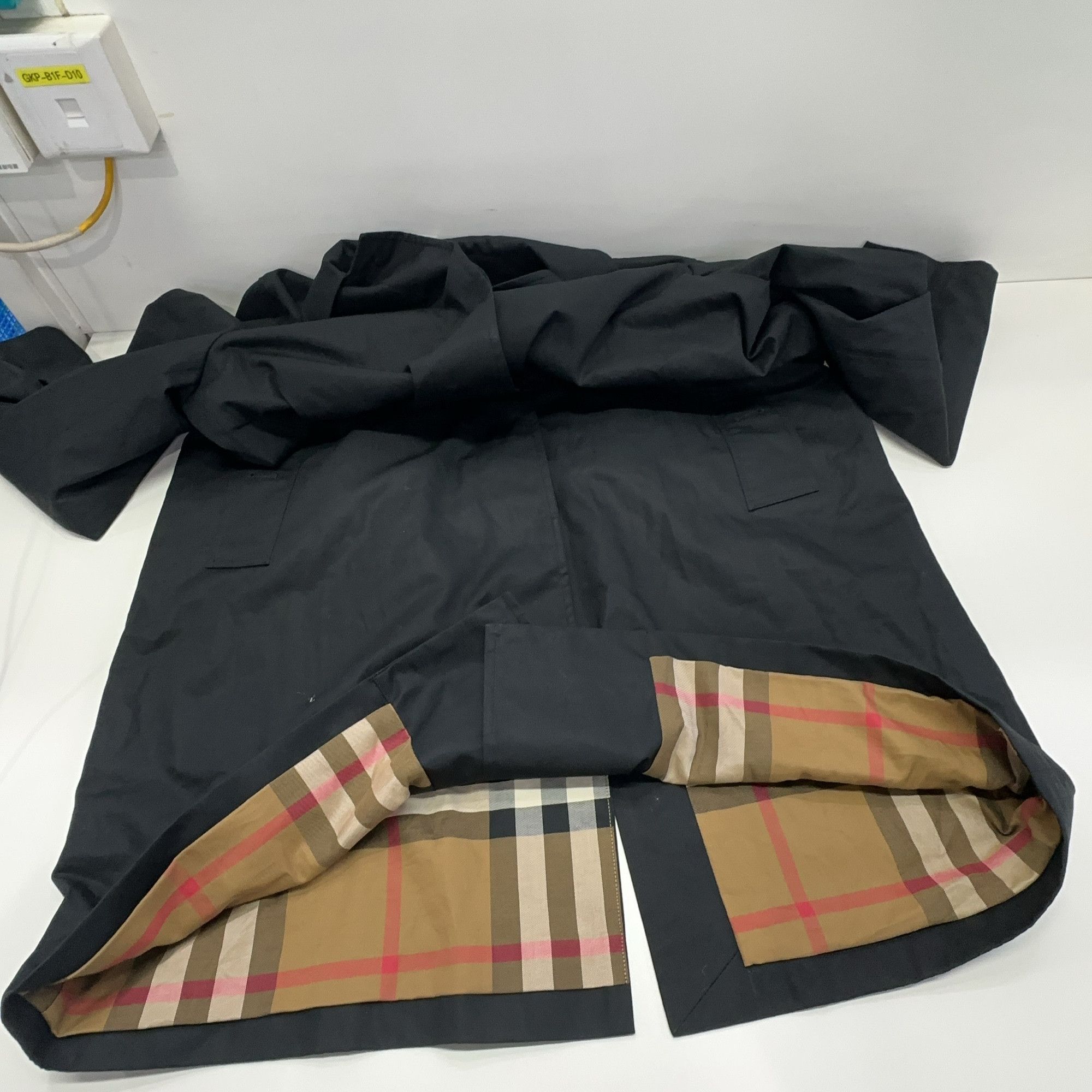 Burberry Burberry Black Button Up Coat Size IT 44 Size M / US 6-8 / IT 42-44 - 6 Thumbnail