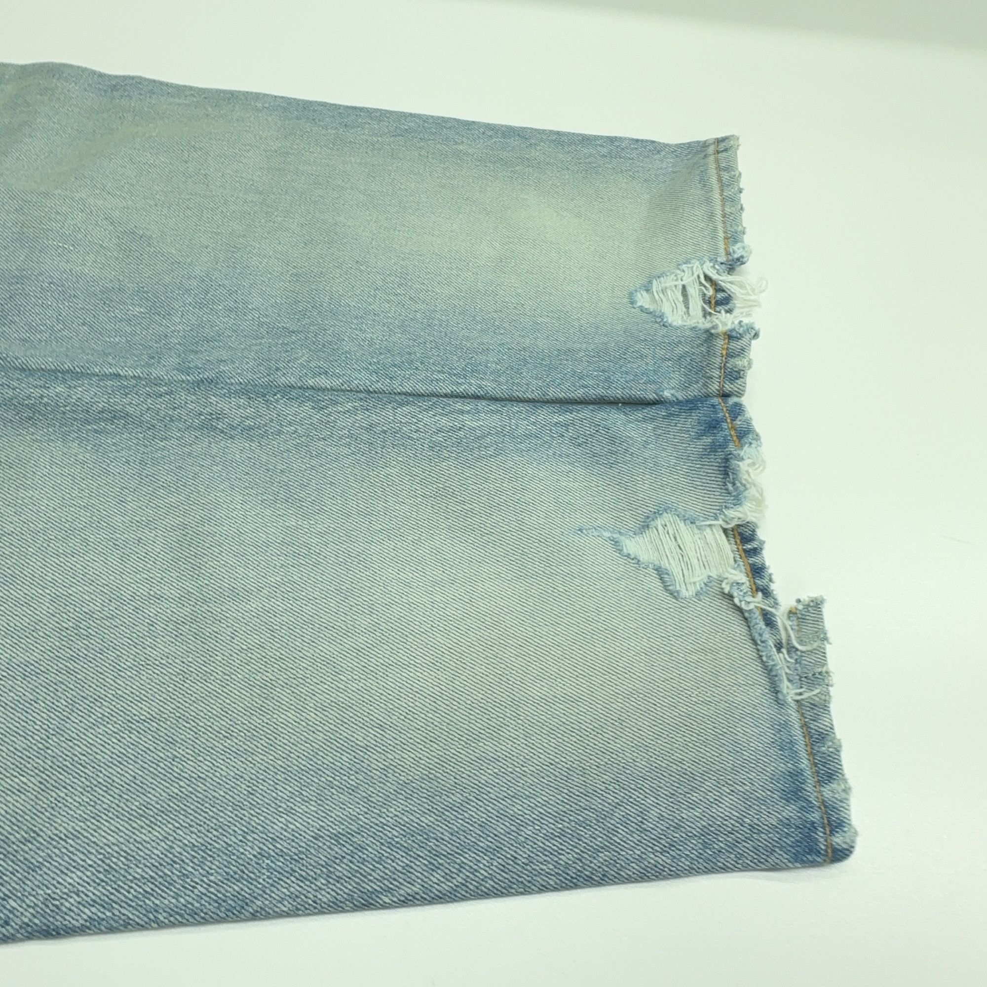 Saint Laurent Paris Saint Laurent Light Wash Denim Jeans Size 30 Size US 30 / EU 46 - 14 Thumbnail