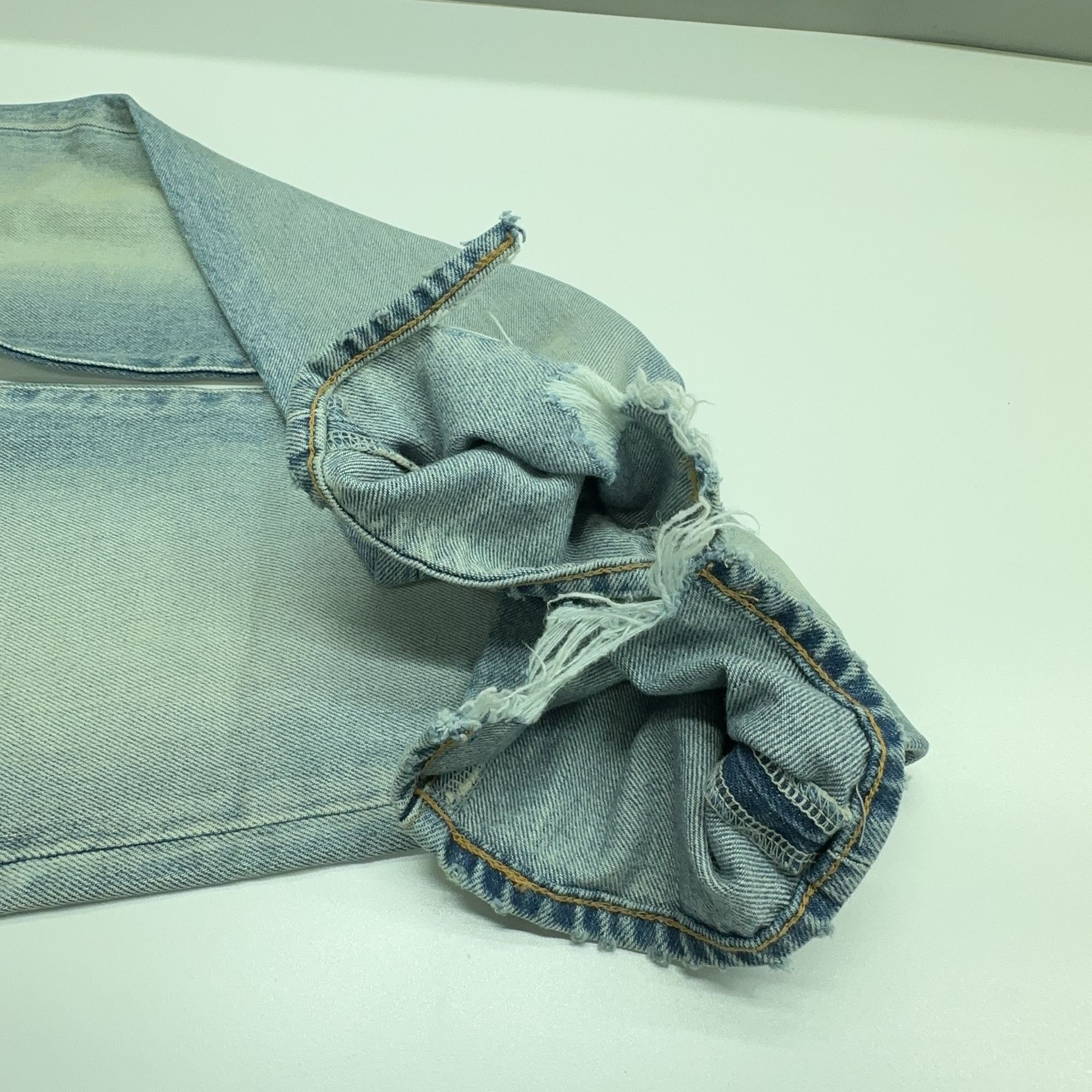 Saint Laurent Paris Saint Laurent Light Wash Denim Jeans Size 30 Size US 30 / EU 46 - 11 Thumbnail