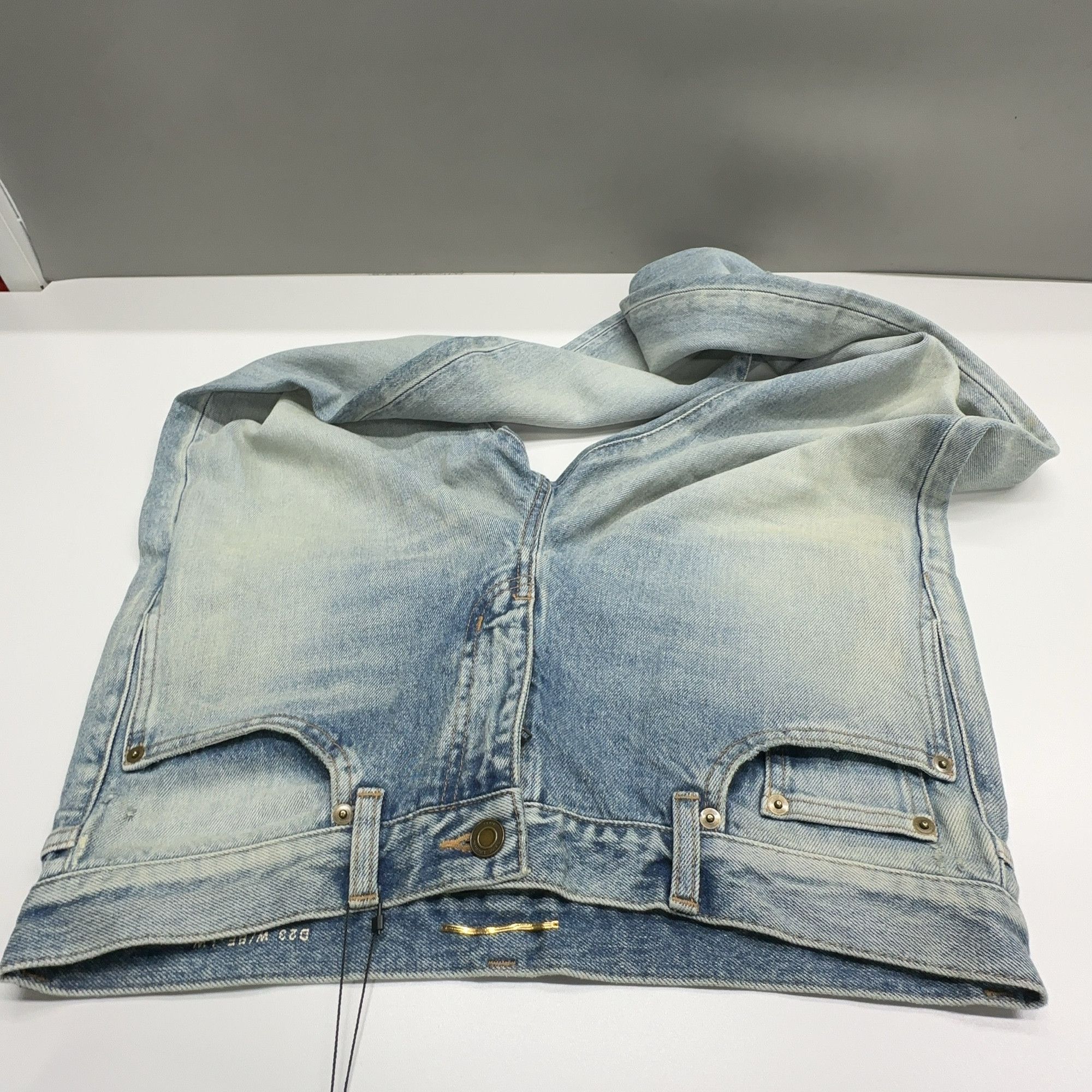 Saint Laurent Paris Saint Laurent Light Wash Denim Jeans Size 30 Size US 30 / EU 46 - 7 Thumbnail