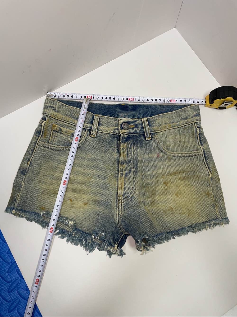 Maison Margiela Maison Margiela Distressed Denim Shorts Size 29 Size 29" - 7 Thumbnail