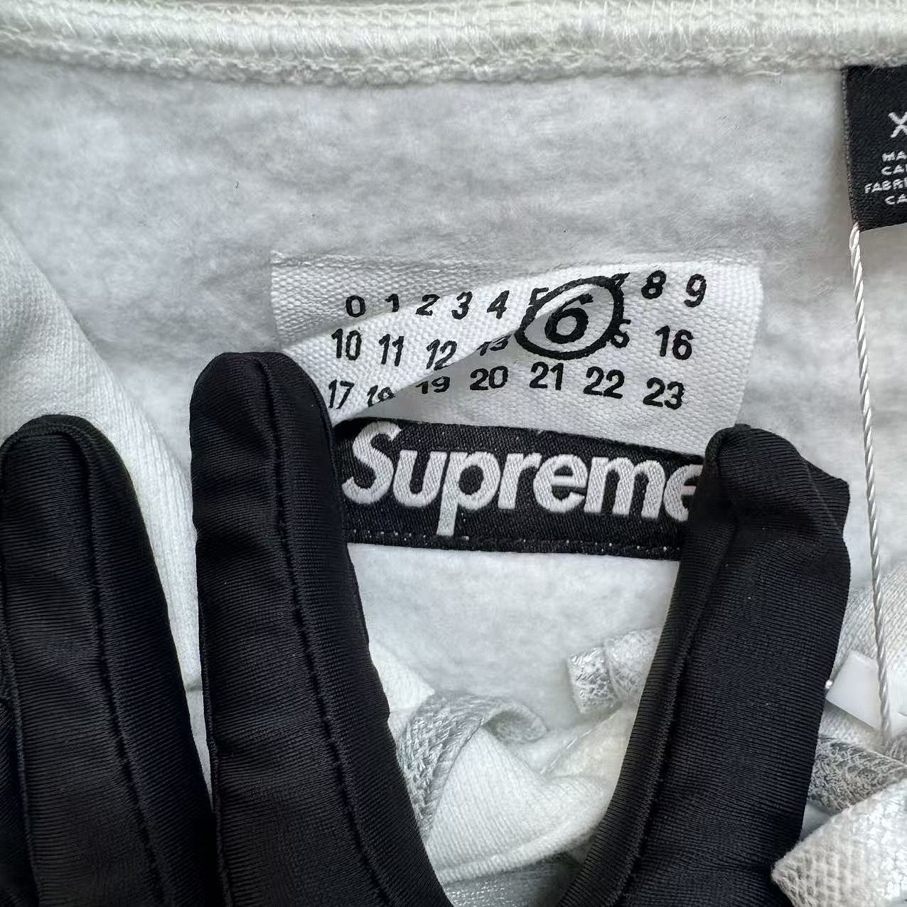 Supreme Supreme x MM6 Maison Margiela Foil Box Logo Hoodie XL Size US XL / EU 56 / 4 - 3 Thumbnail