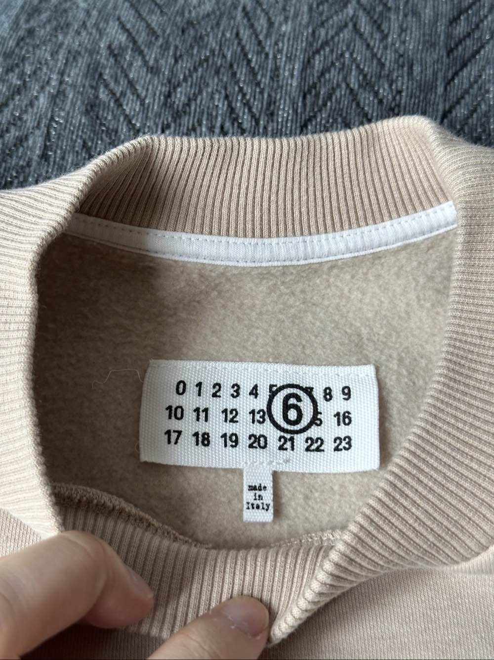 MM6 MM6 Maison Margiela Number Logo Sweatshirt XS Size XS / US 0-2 / IT 36-38 - 3 Thumbnail