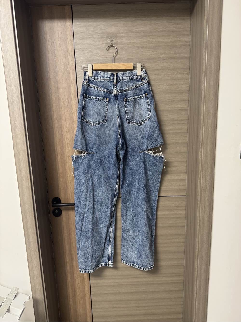 Maison Margiela Maison Margiela Distressed Denim Jeans Size 40 Size 27" / US 4 / IT 40 - 2 Thumbnail