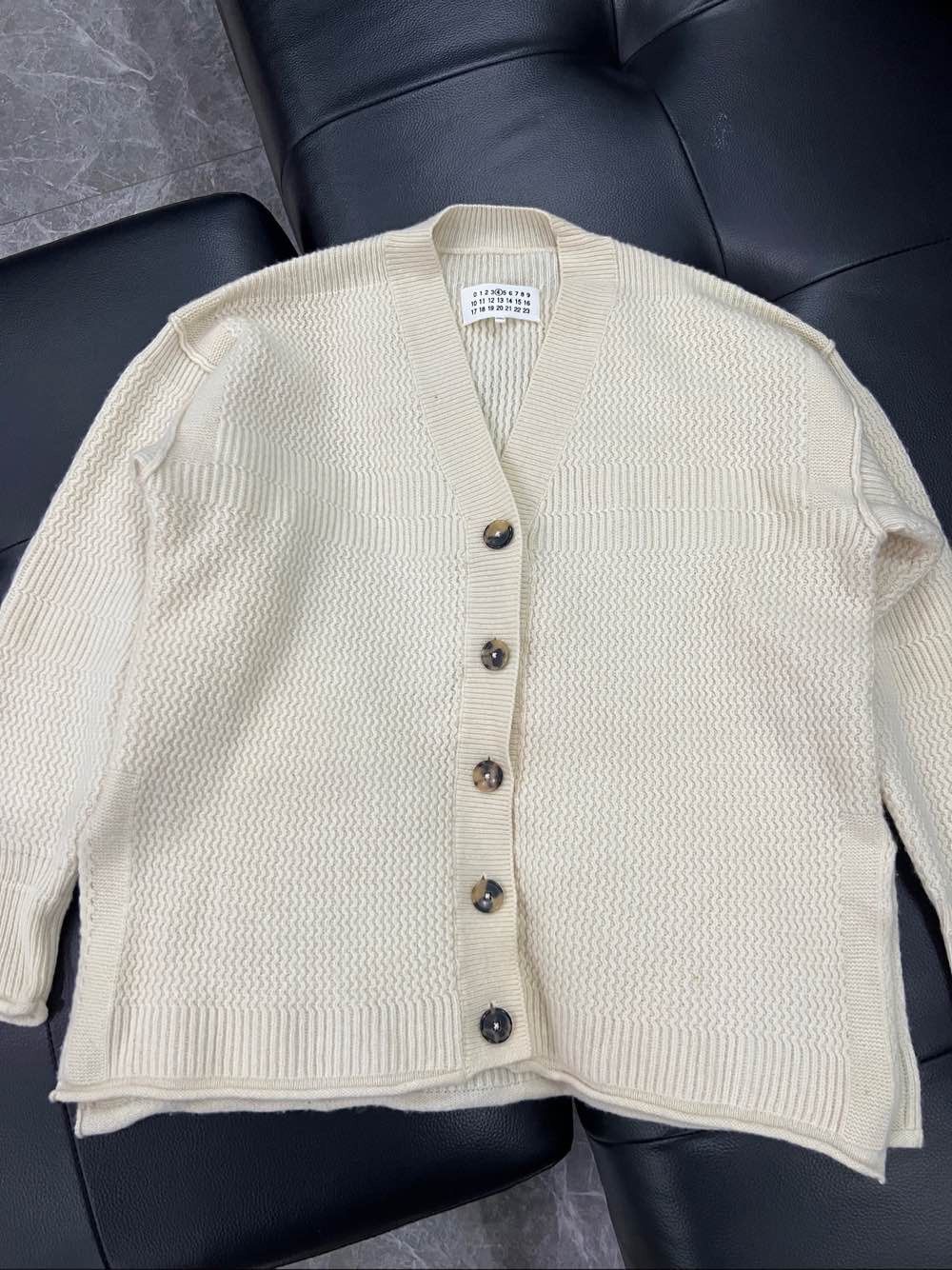 Maison Margiela Maison Margiela White Knit Cardigan Size S Size S / US 4 / IT 40 - 8 Thumbnail