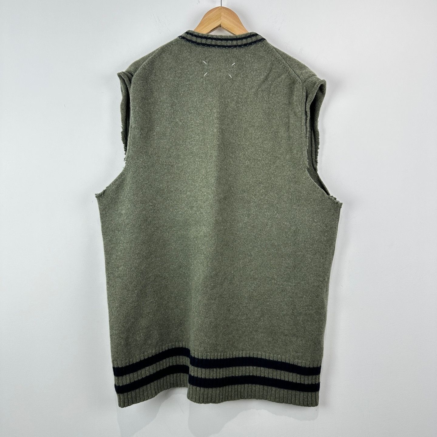 Maison Margiela Maison Margiela V-Neck Knit Vest Size L Size US L / EU 52-54 / 3 - 2 Thumbnail