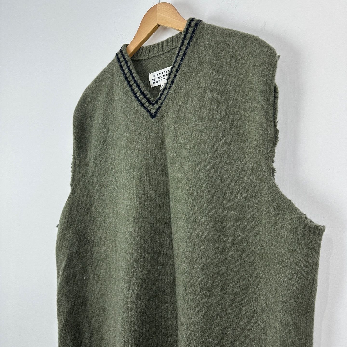 Maison Margiela Maison Margiela V-Neck Knit Vest Size L Size US L / EU 52-54 / 3 - 5 Thumbnail