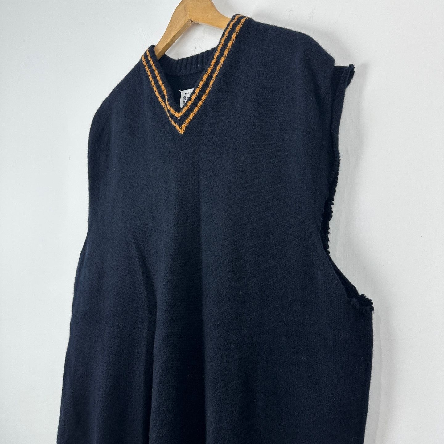 Maison Margiela Maison Margiela V-Neck Striped Sweater Vest Size M Size US M / EU 48-50 / 2 - 5 Thumbnail