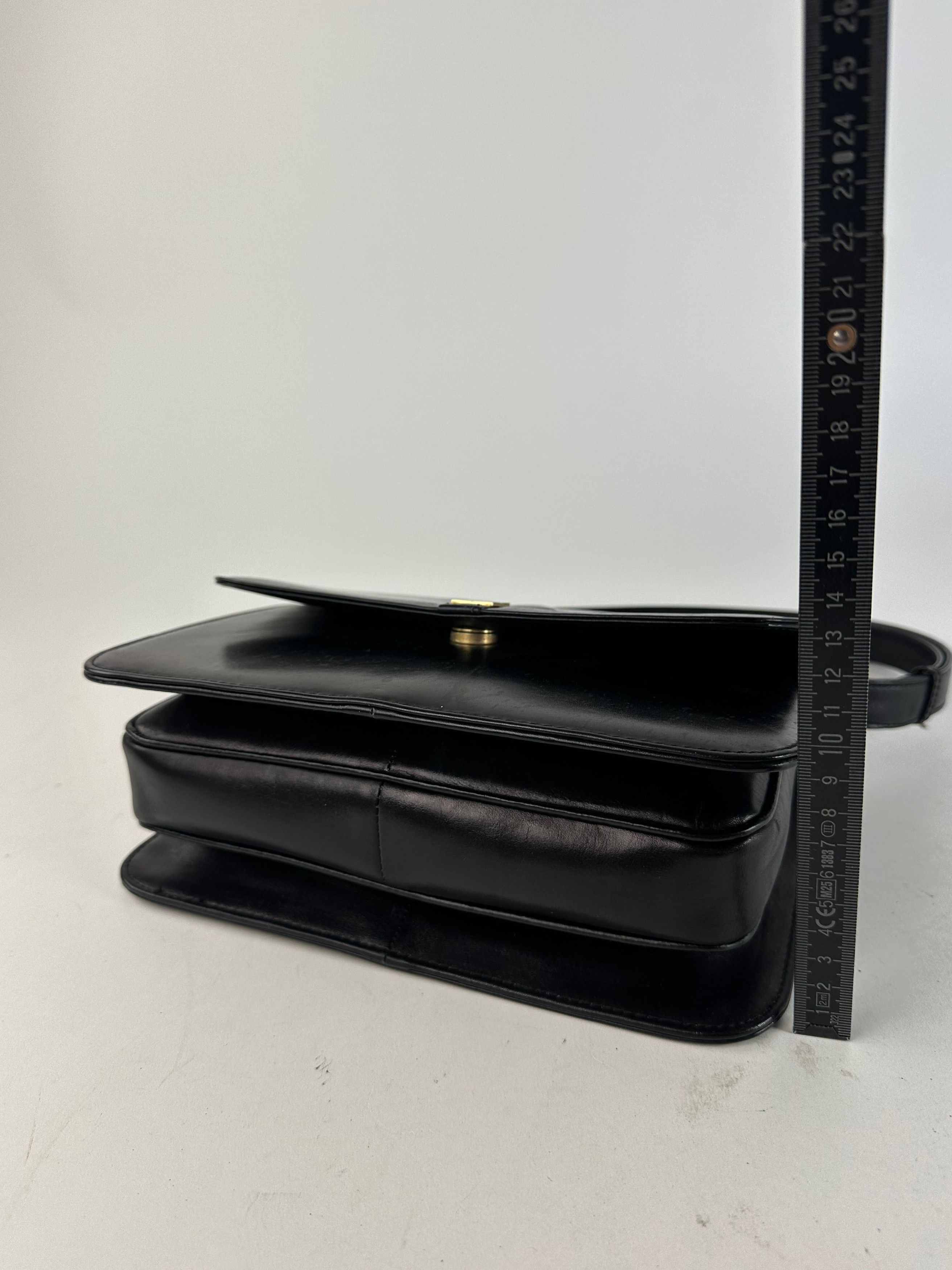 Givenchy Vintage Leather Shoulder Bag Black Gold Size ONE SIZE - 10 Thumbnail