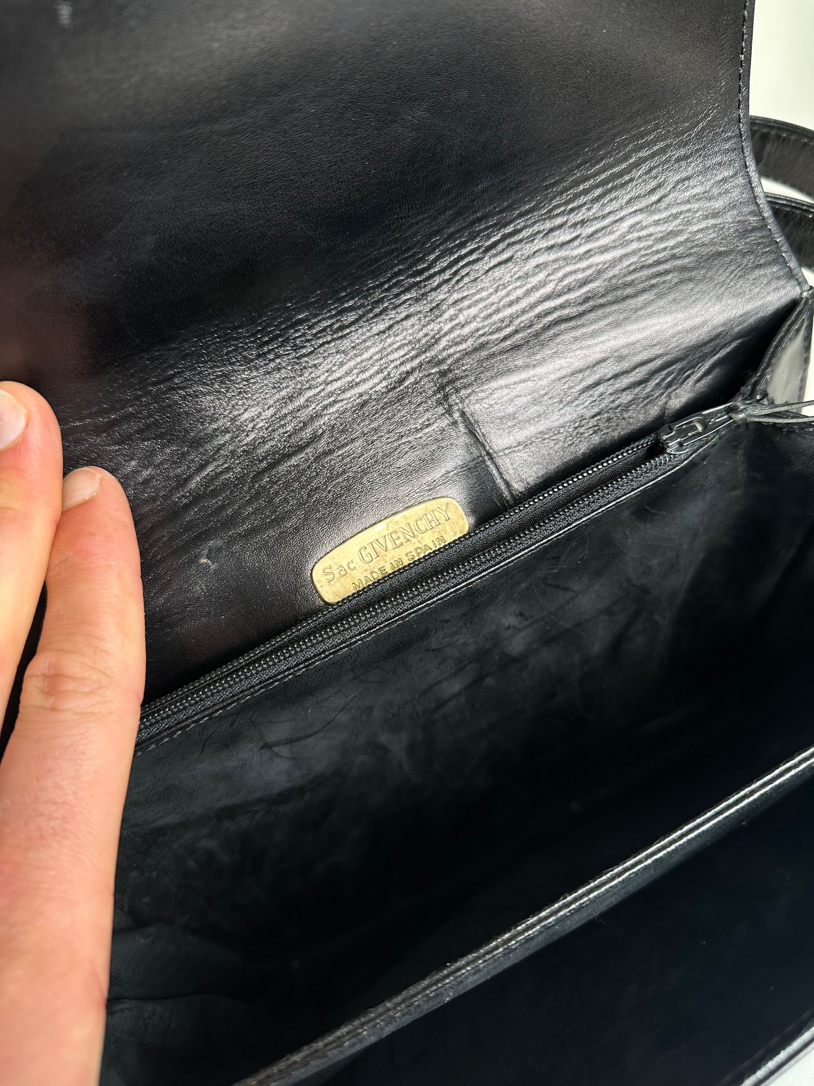 Givenchy Vintage Leather Shoulder Bag Black Gold Size ONE SIZE - 4 Thumbnail